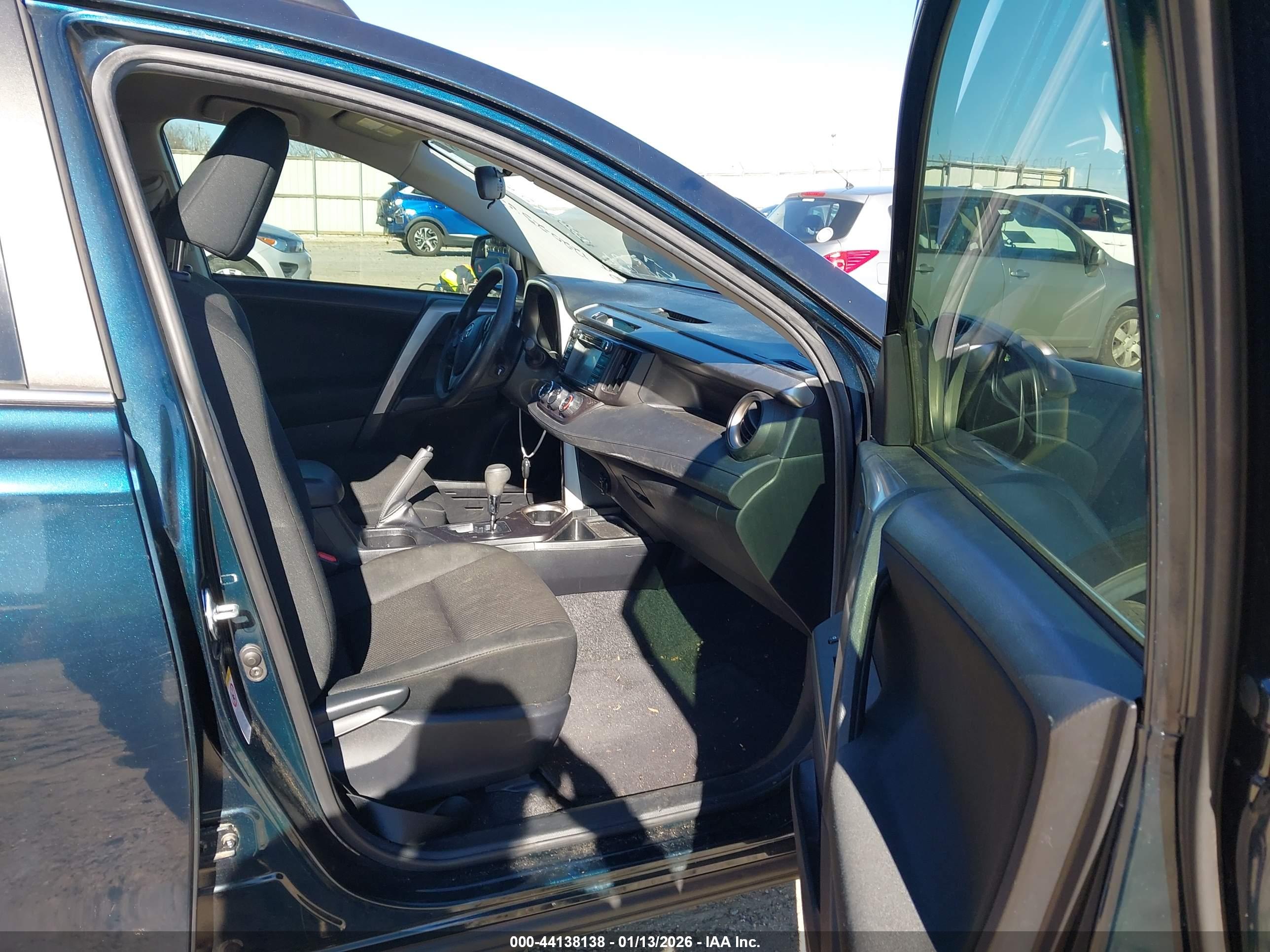TOYOTA RAV4 image 5