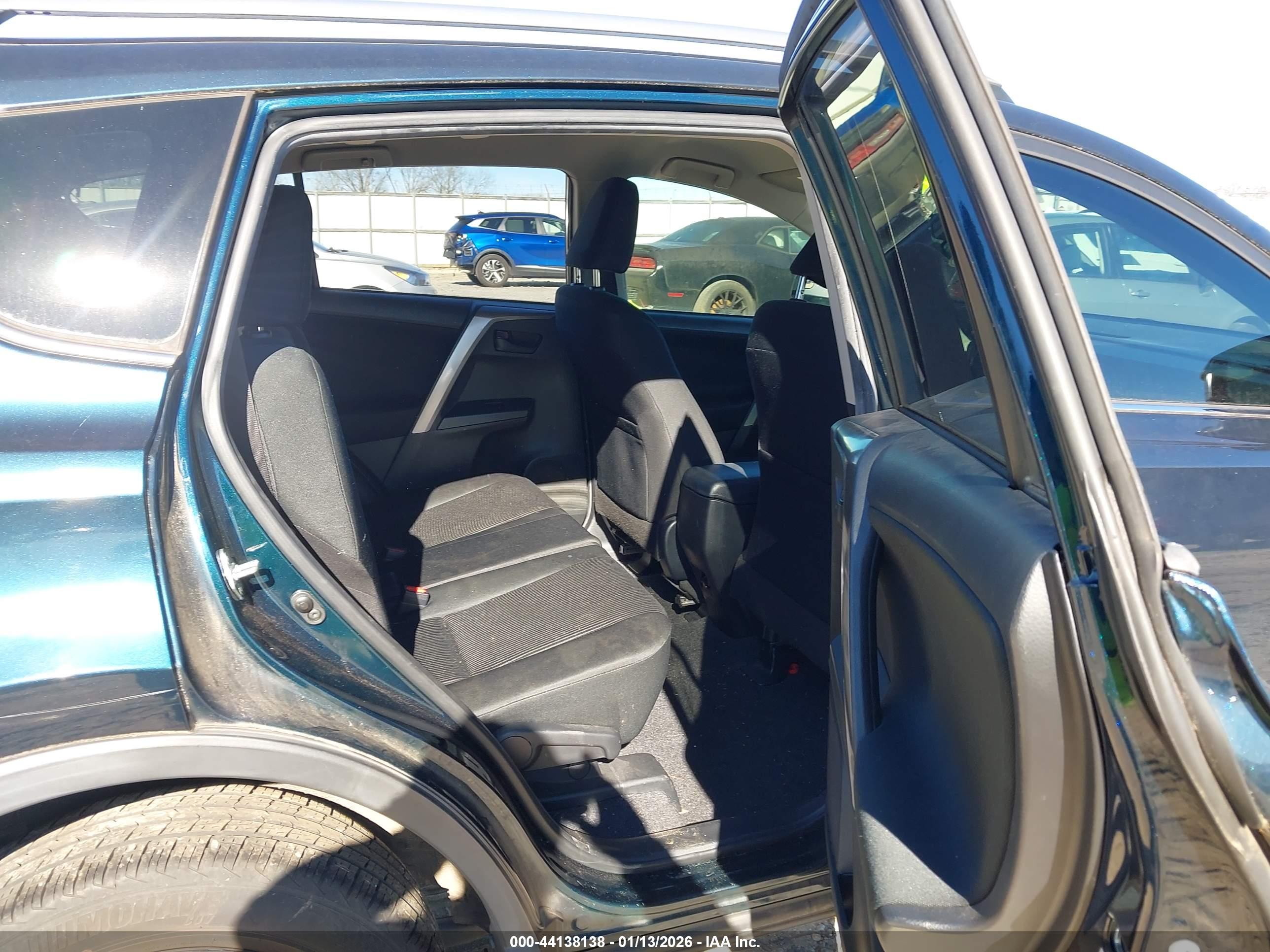 TOYOTA RAV4 image 8