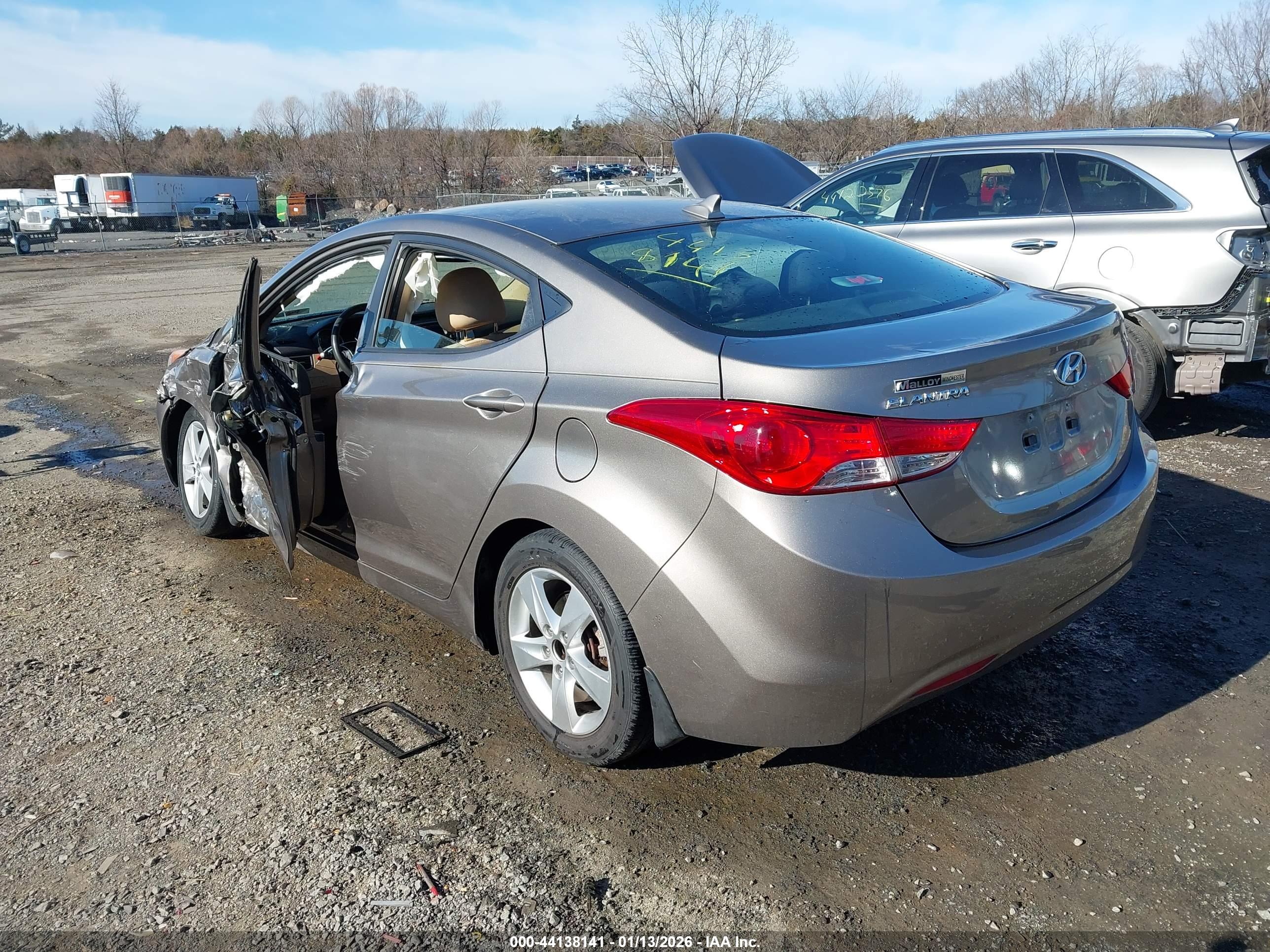 HYUNDAI ELANTRA image 3