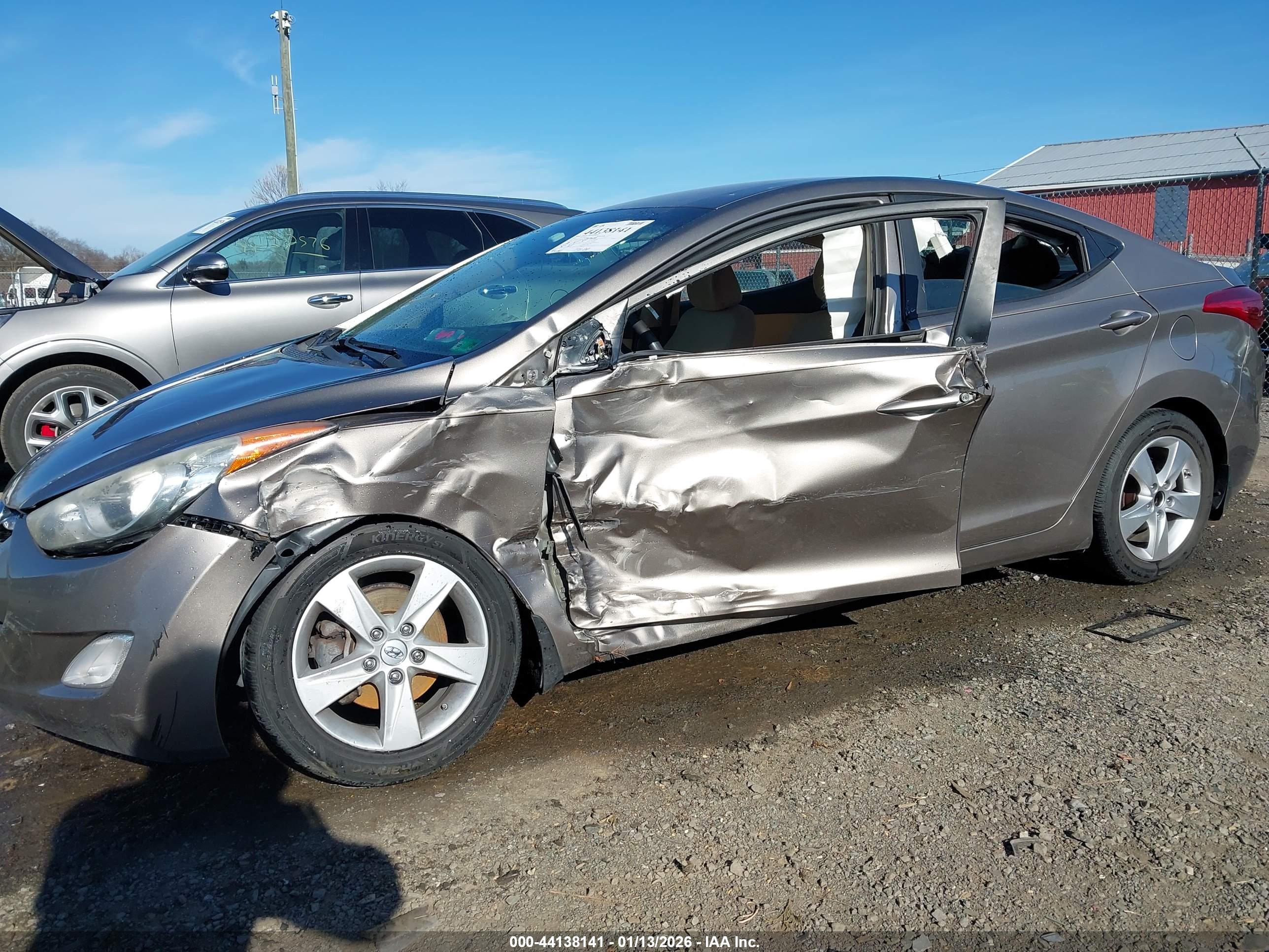 HYUNDAI ELANTRA image 6