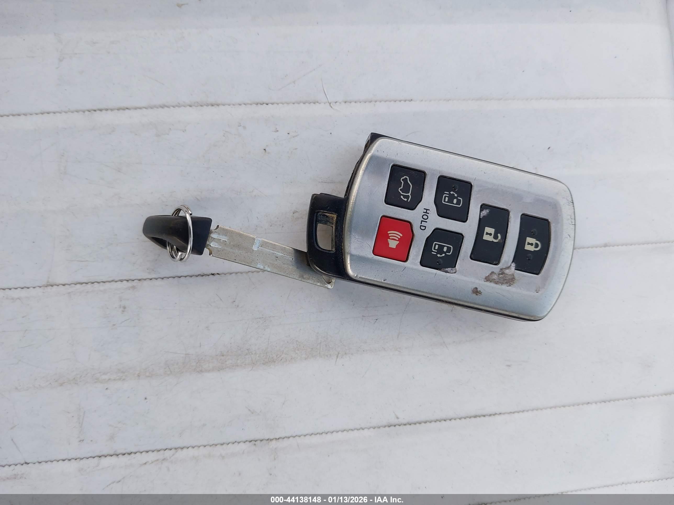 TOYOTA SIENNA image 11
