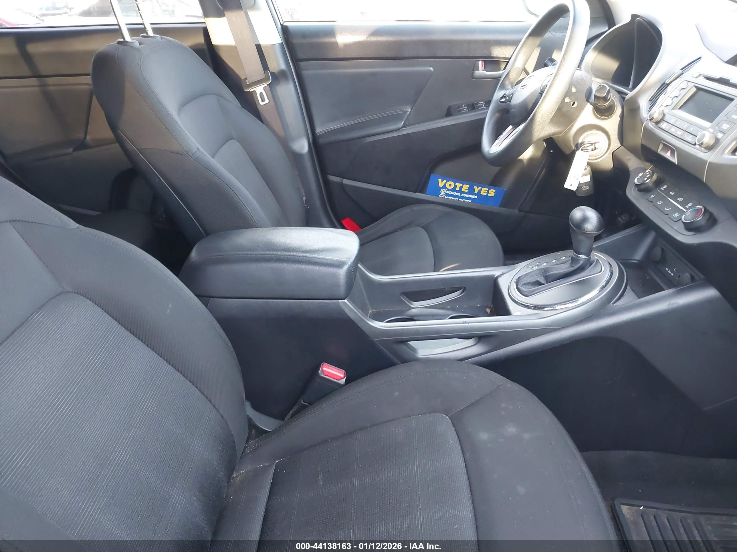 KIA SPORTAGE image 5
