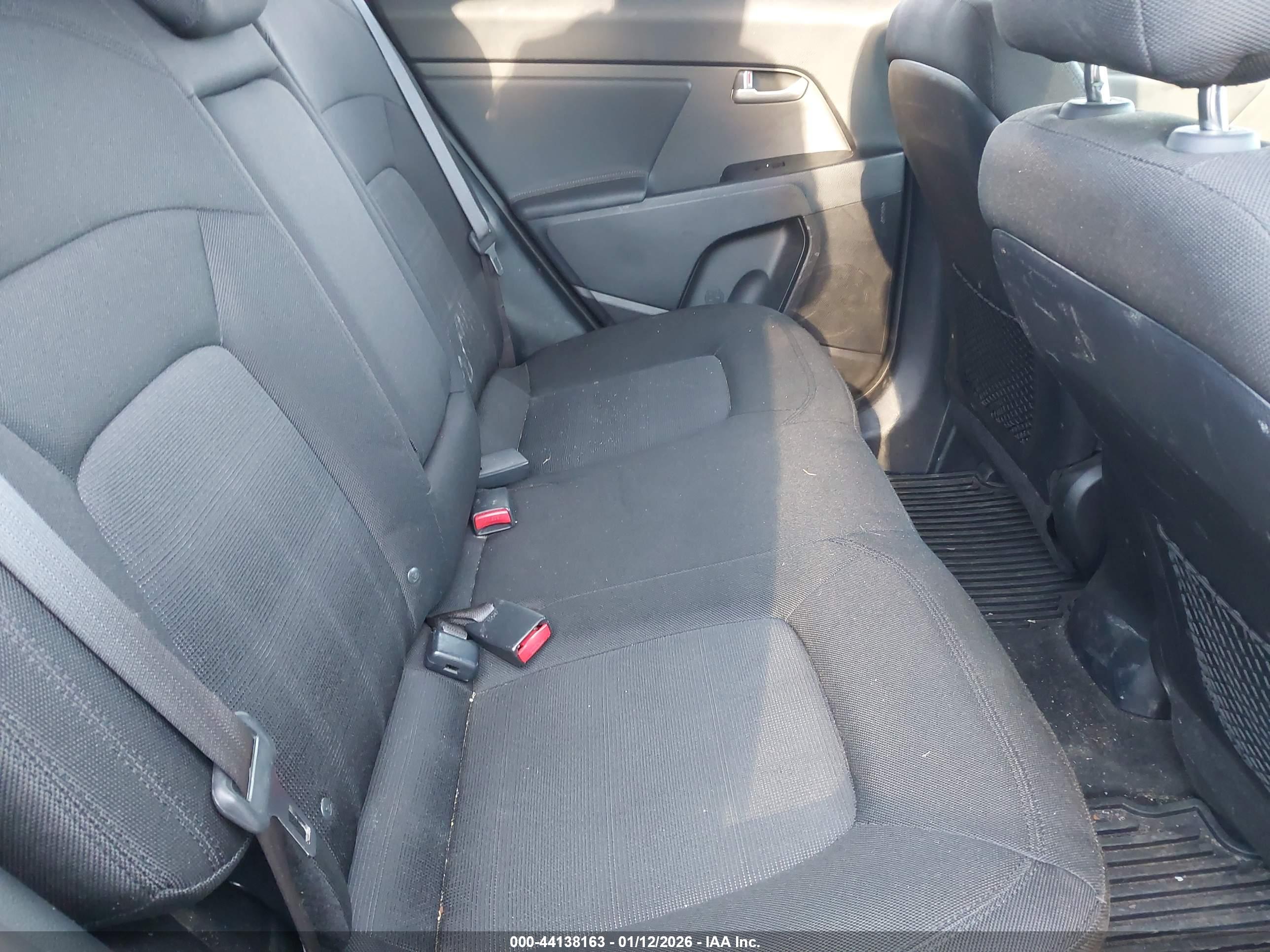 KIA SPORTAGE image 8