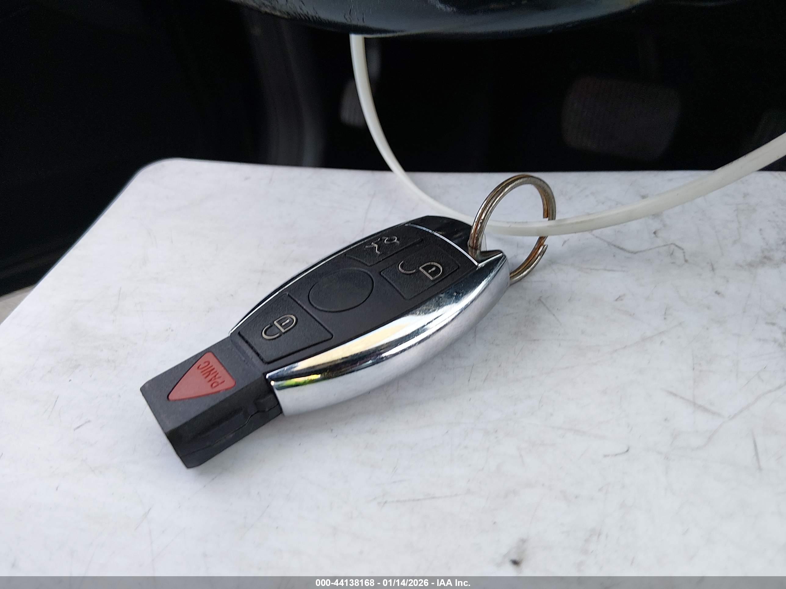 MERCEDES-BENZ E image 11