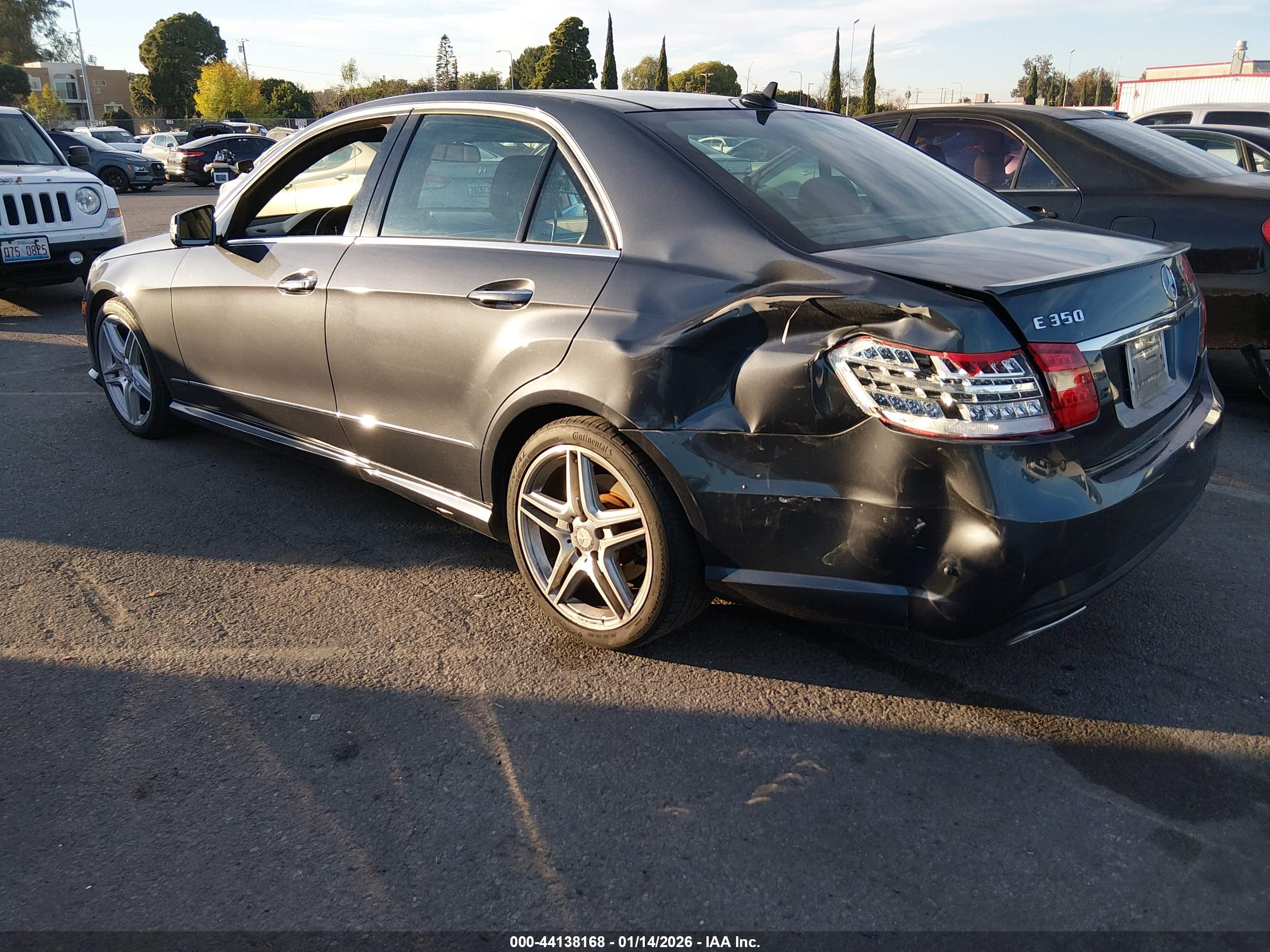 MERCEDES-BENZ E image 3