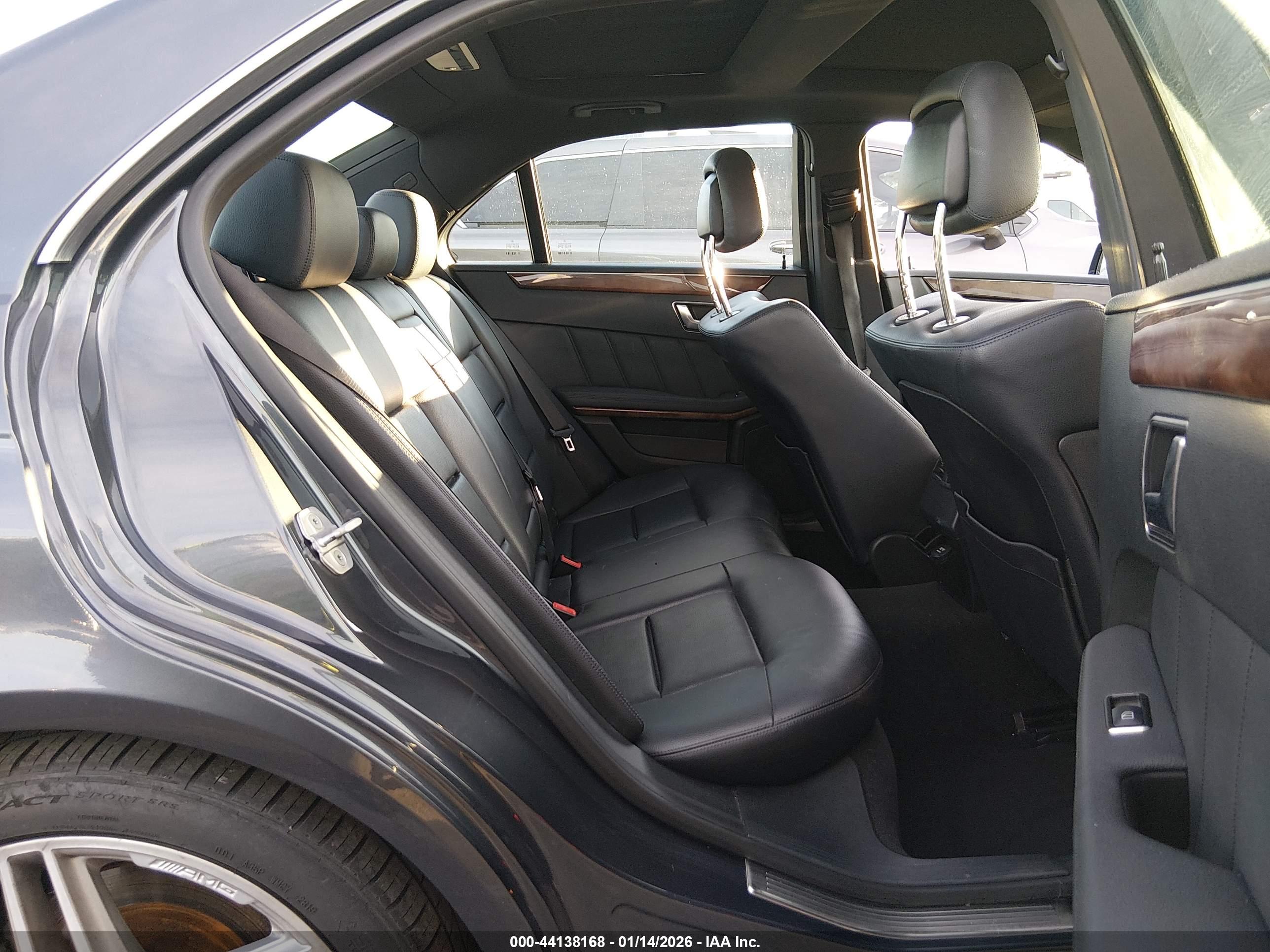 MERCEDES-BENZ E image 8