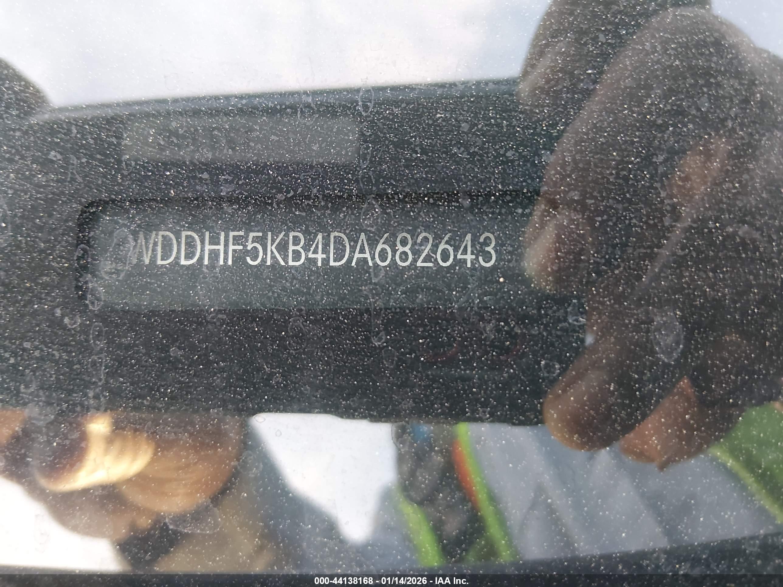 MERCEDES-BENZ E image 9