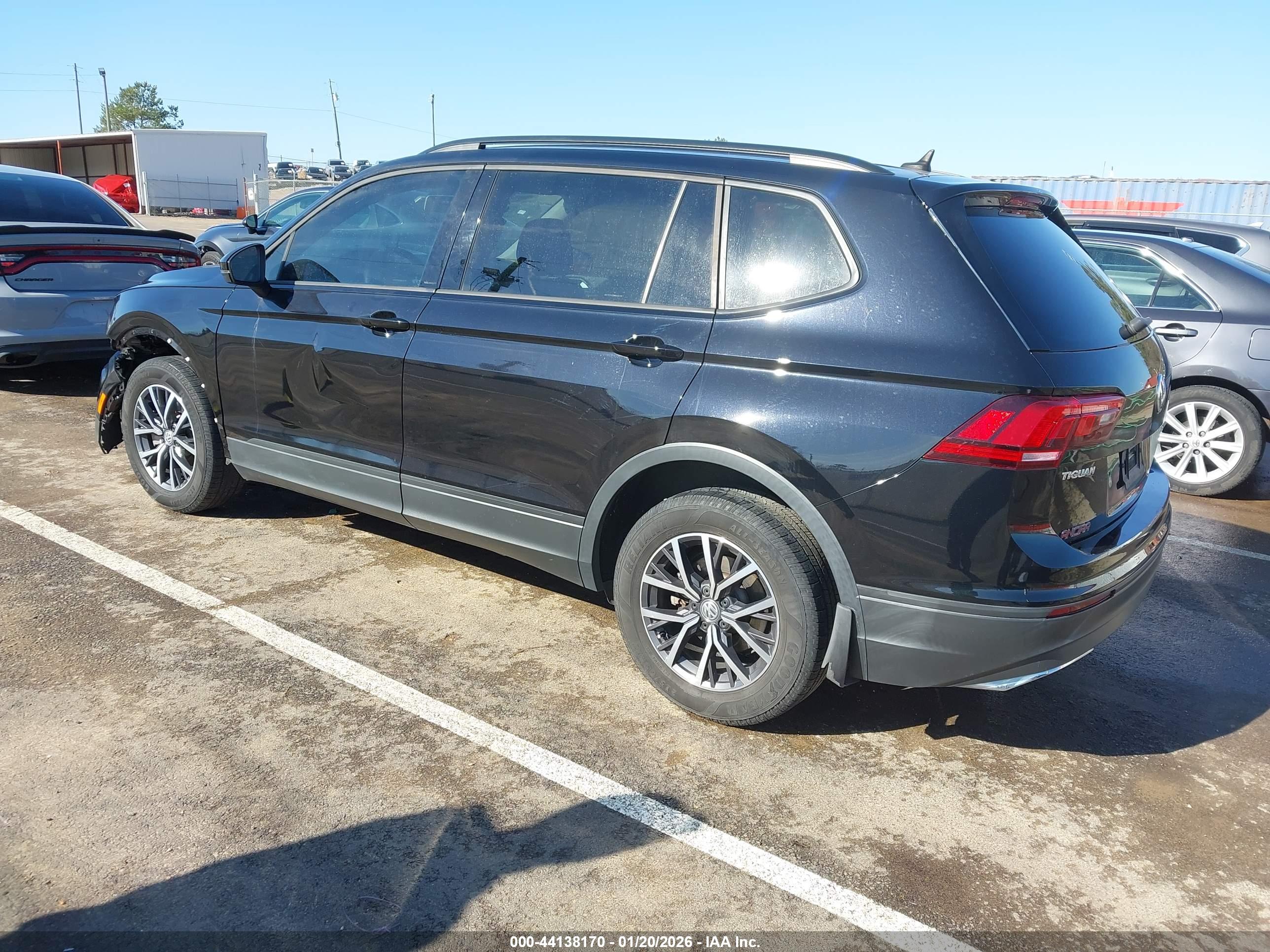 VOLKSWAGEN TIGUAN image 3