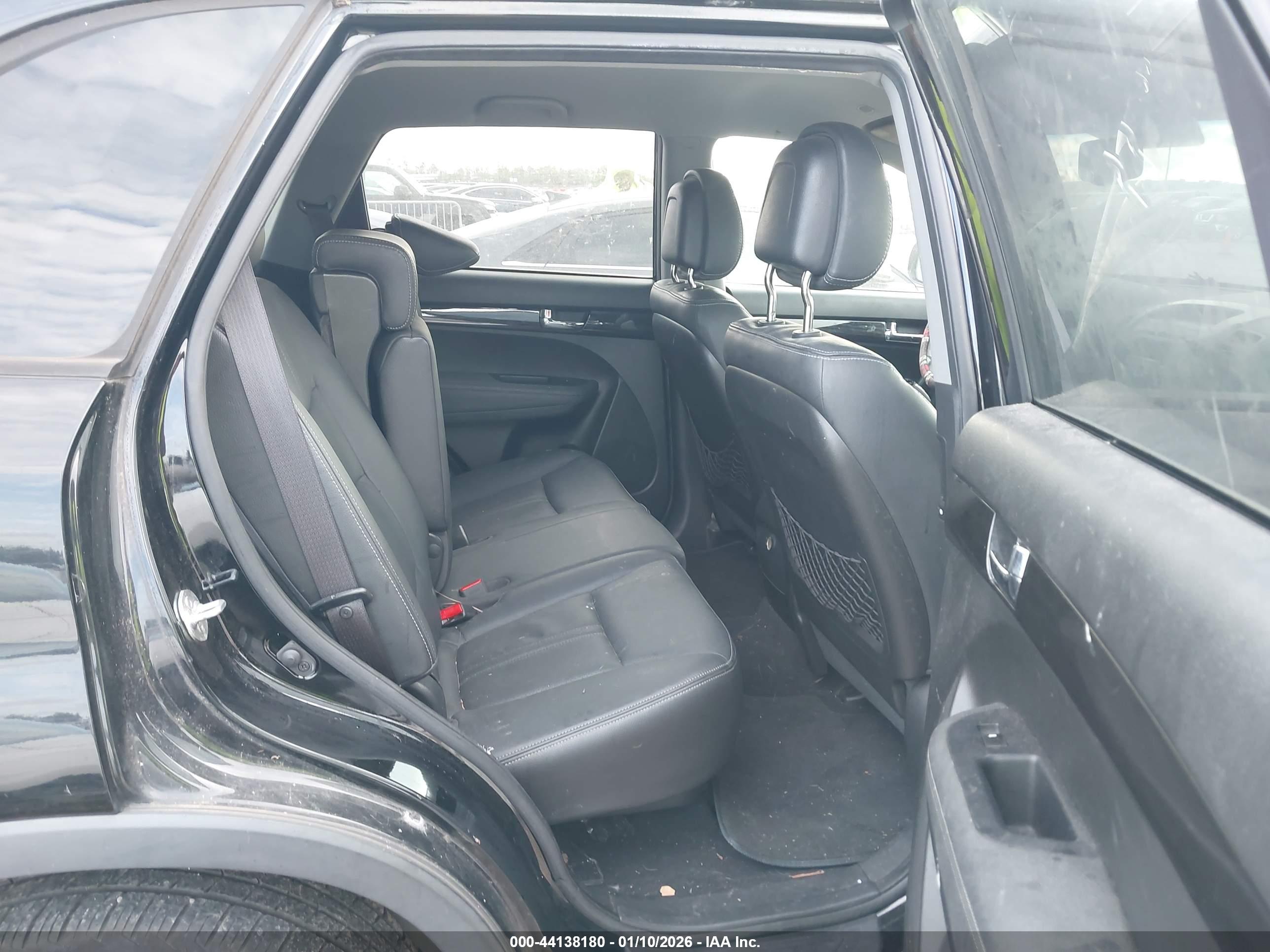 KIA SORENTO image 8