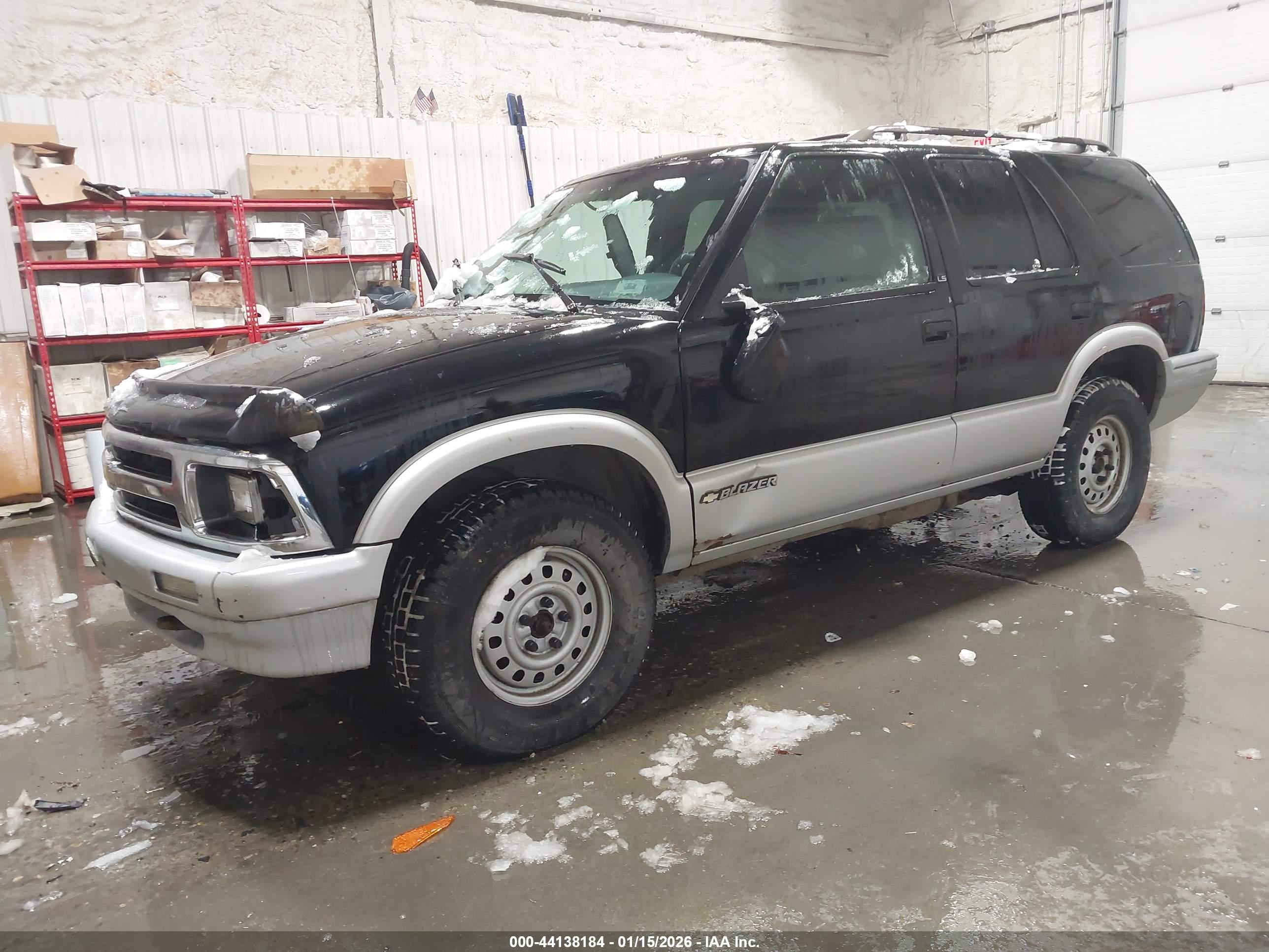 CHEVROLET BLAZER image 2