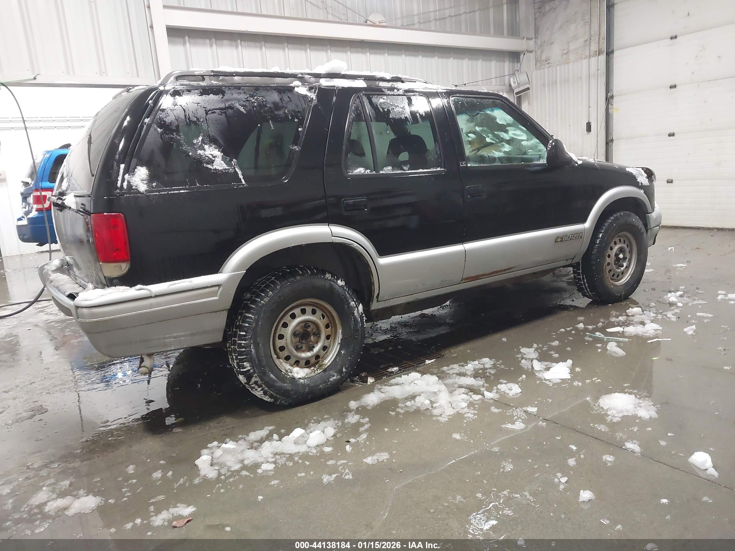 CHEVROLET BLAZER image 4