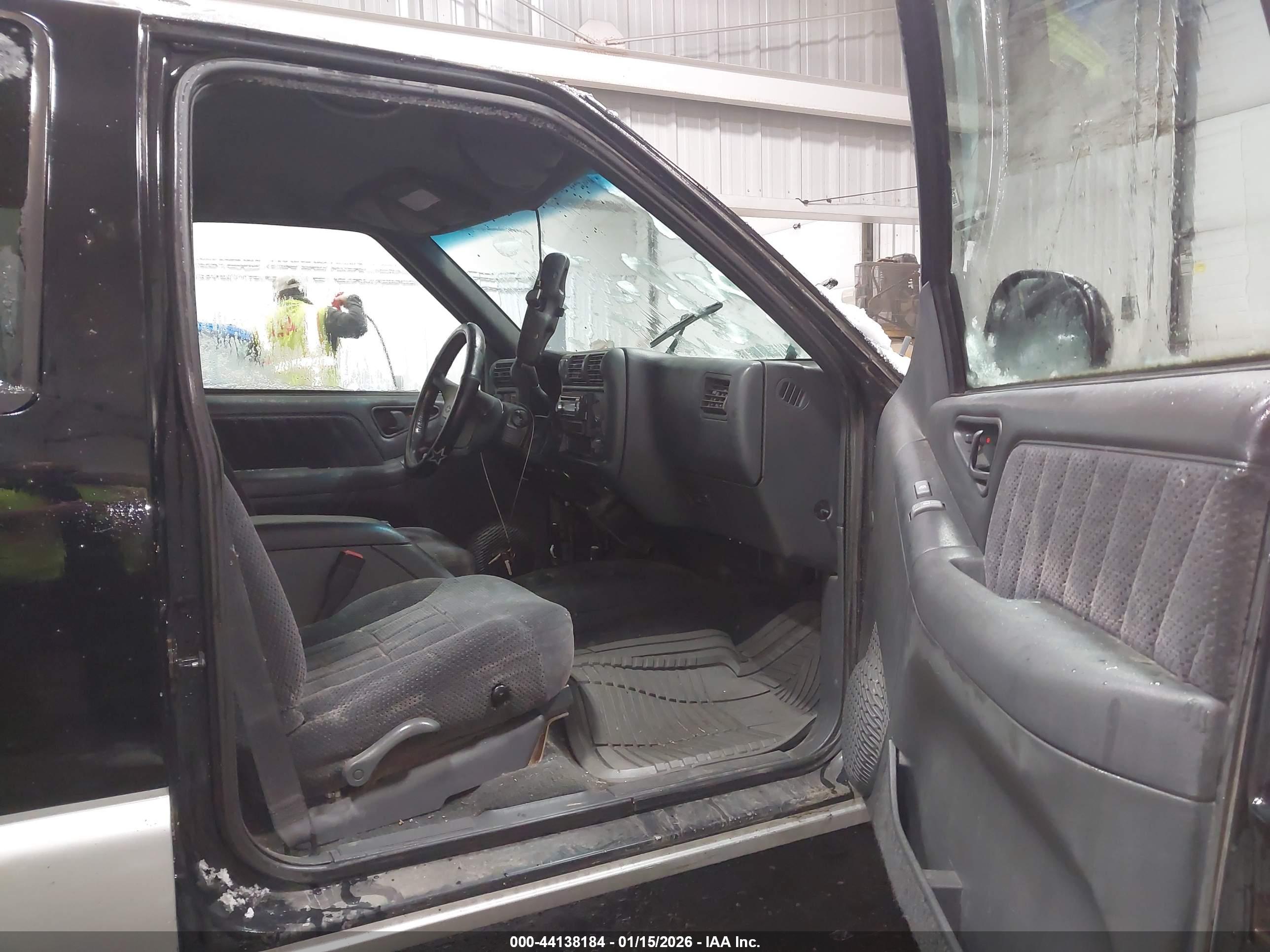 CHEVROLET BLAZER image 5