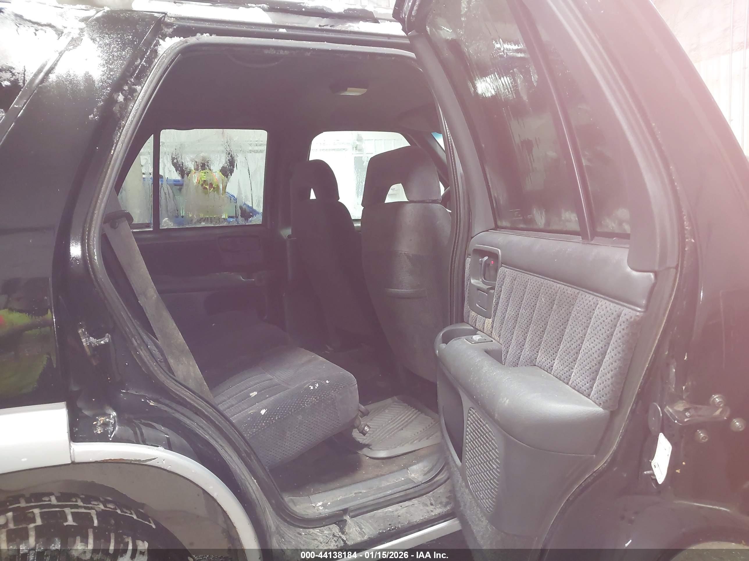 CHEVROLET BLAZER image 8