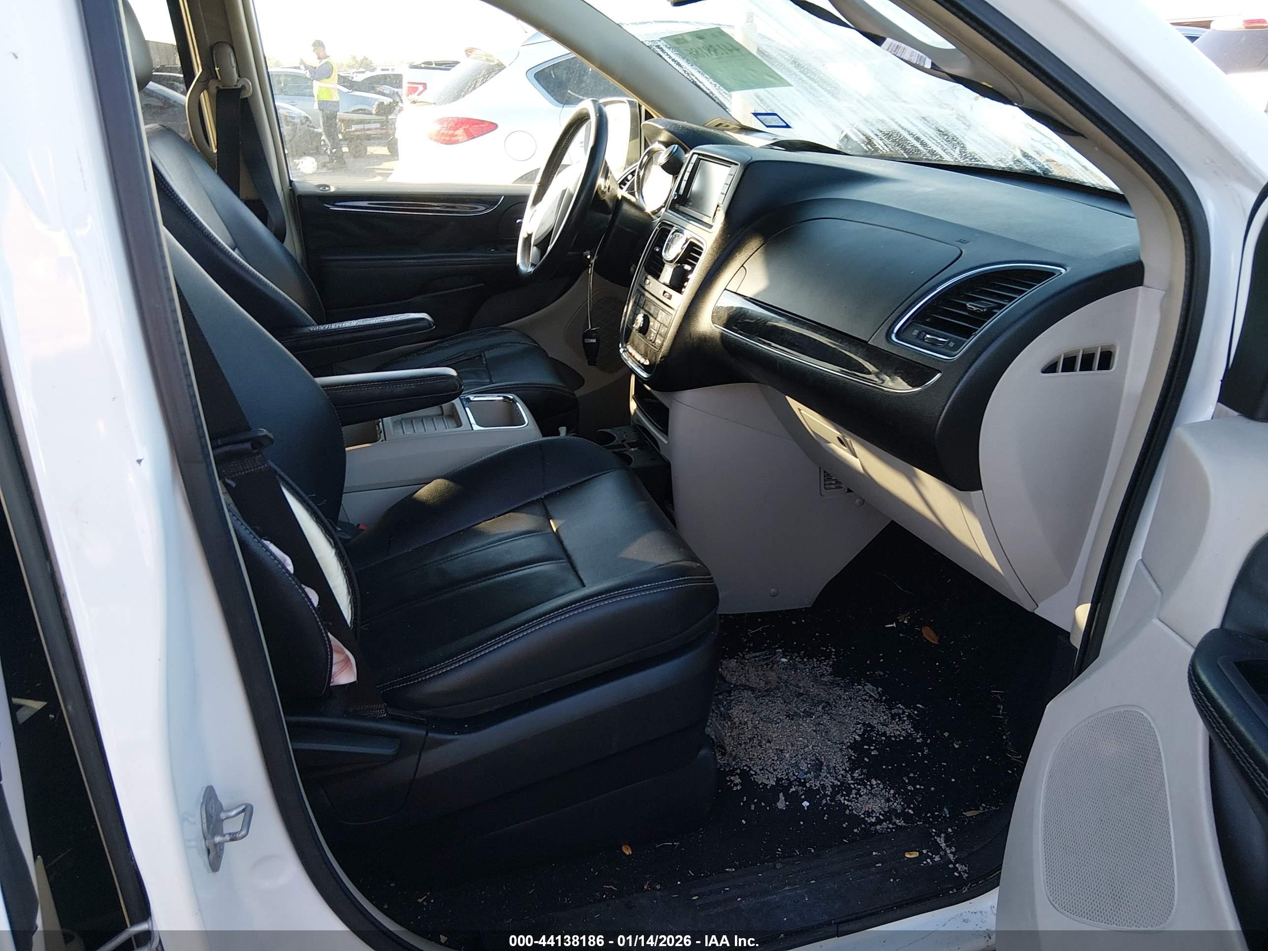 CHRYSLER TOWN image 5