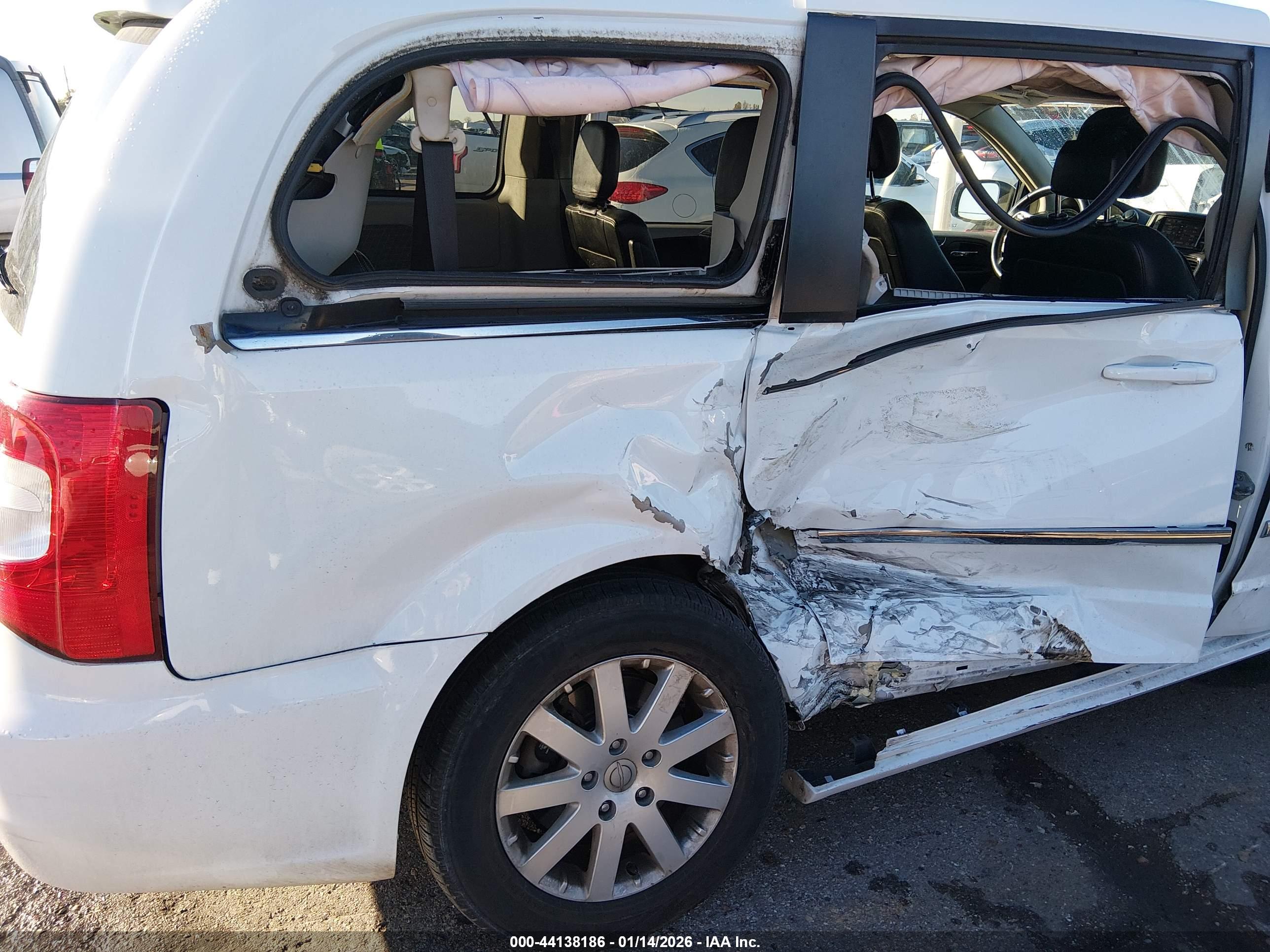 CHRYSLER TOWN image 6