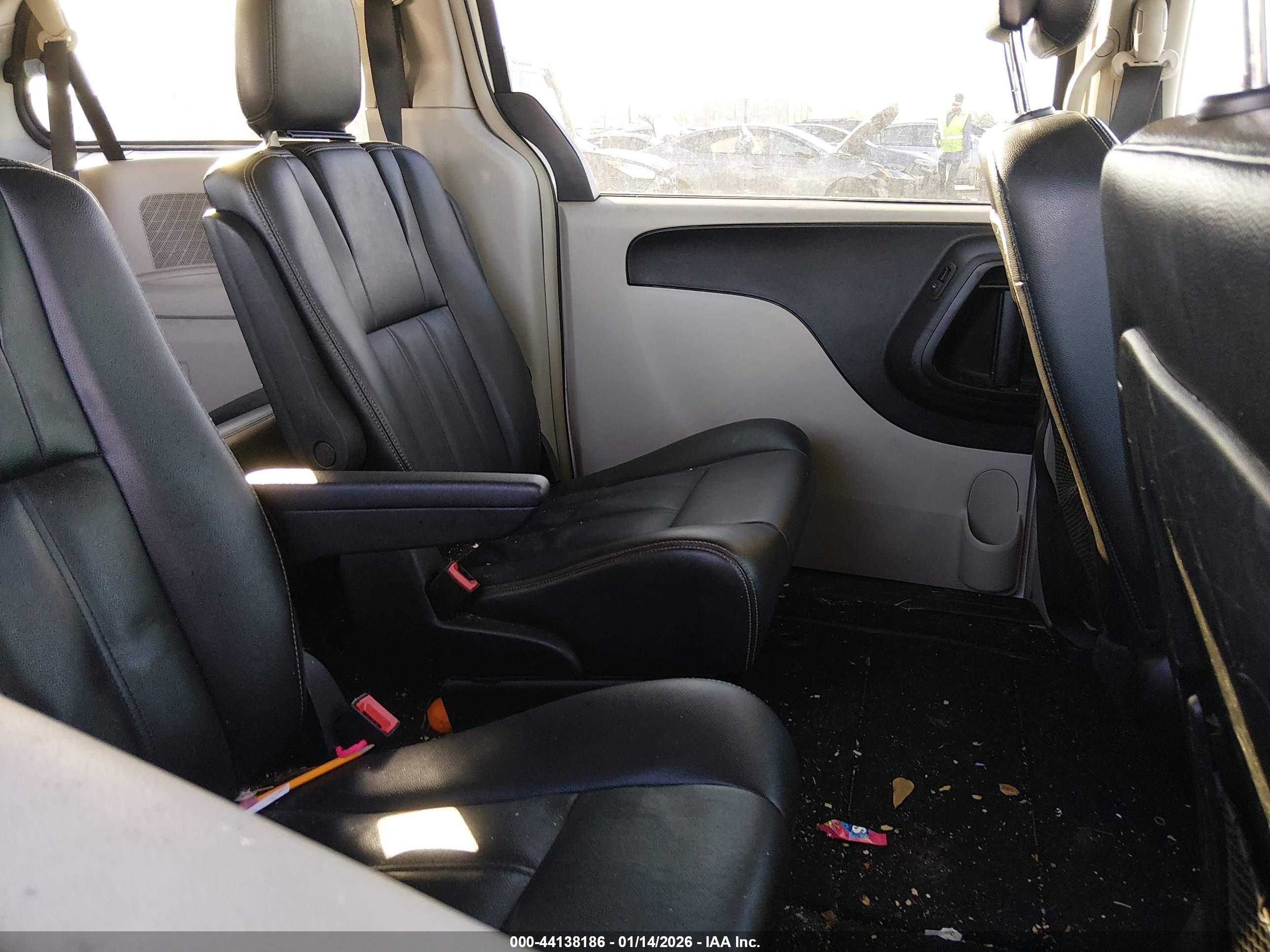 CHRYSLER TOWN image 8