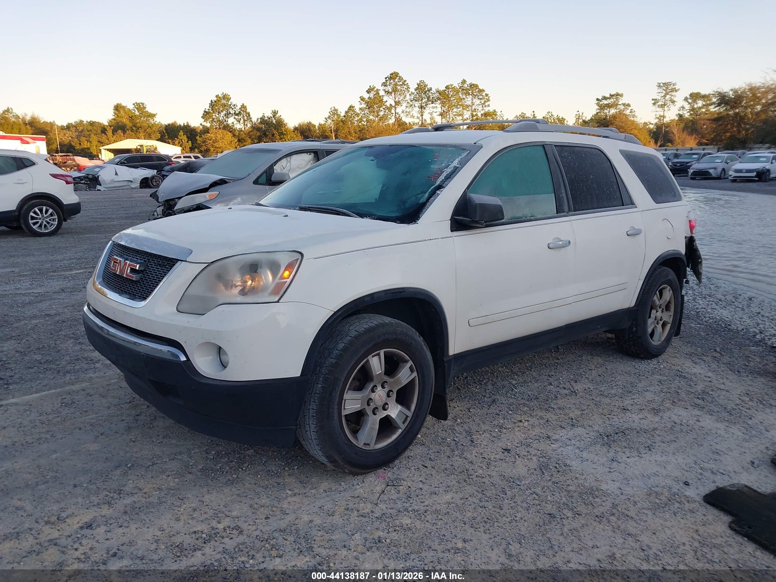 GMC ACADIA image 2