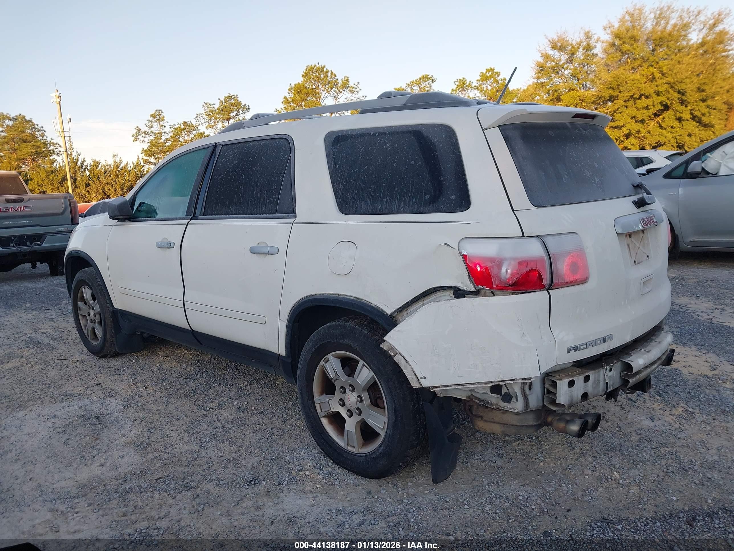 GMC ACADIA image 3