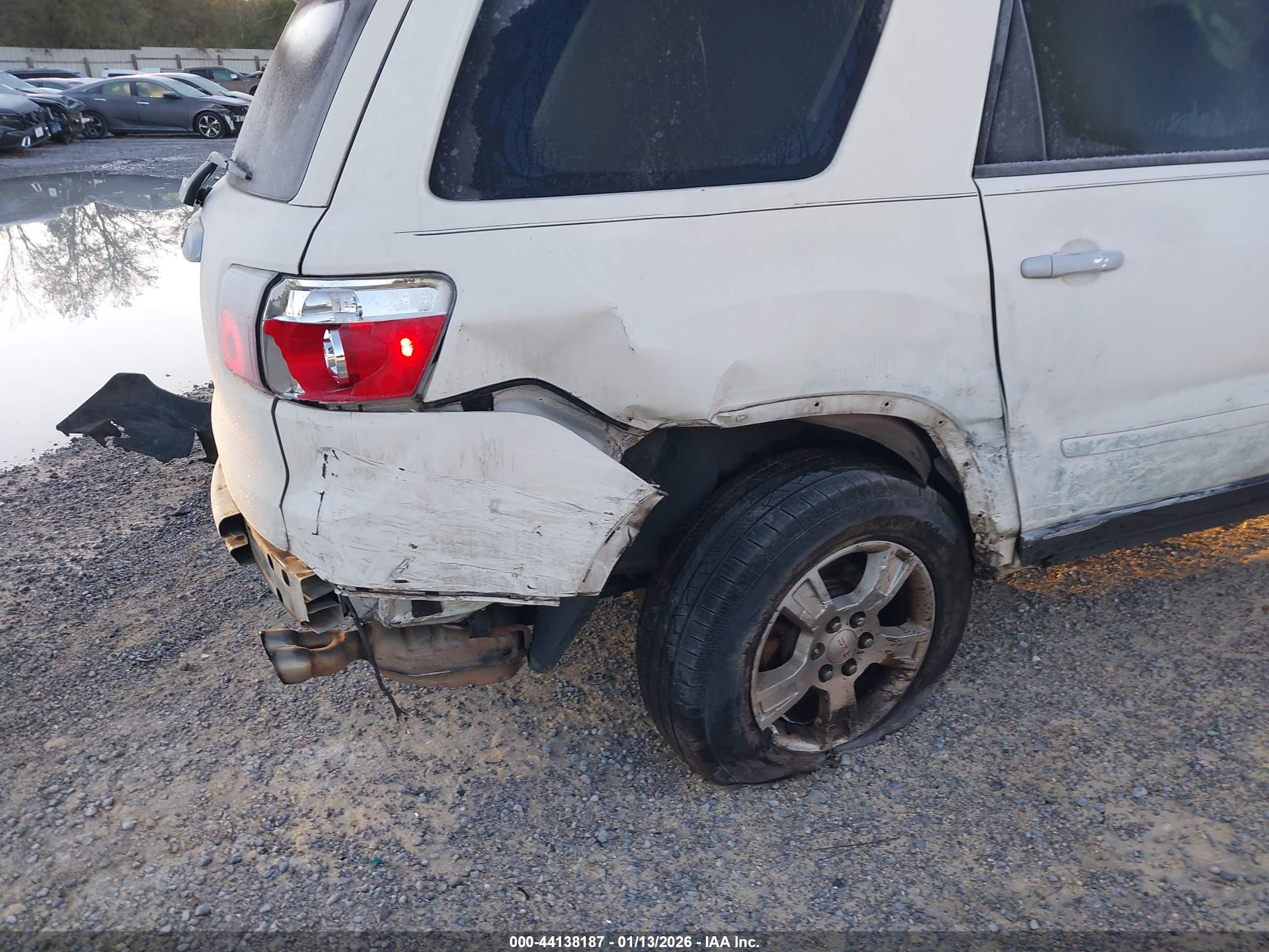 GMC ACADIA image 6