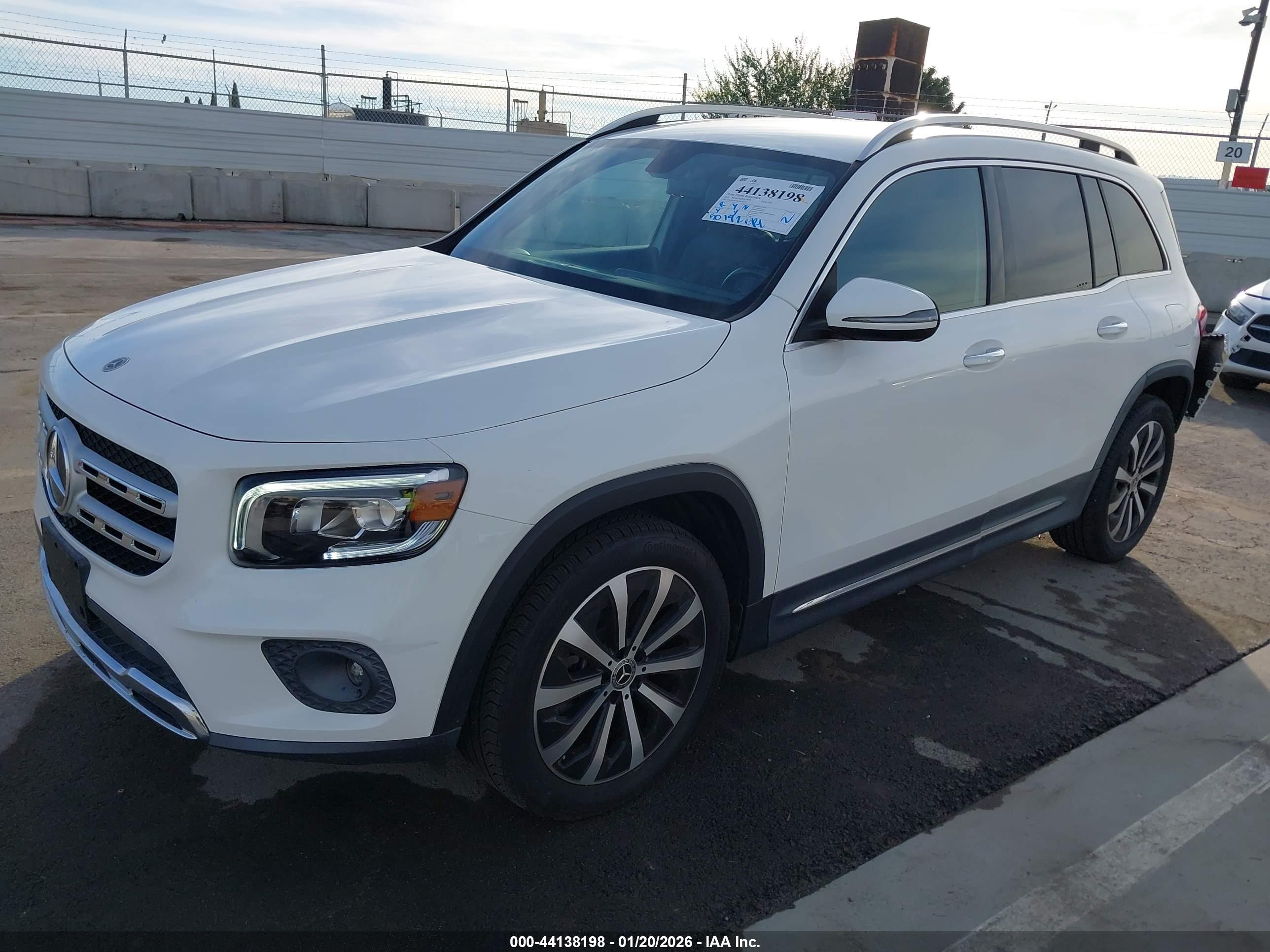 MERCEDES-BENZ GLB image 2