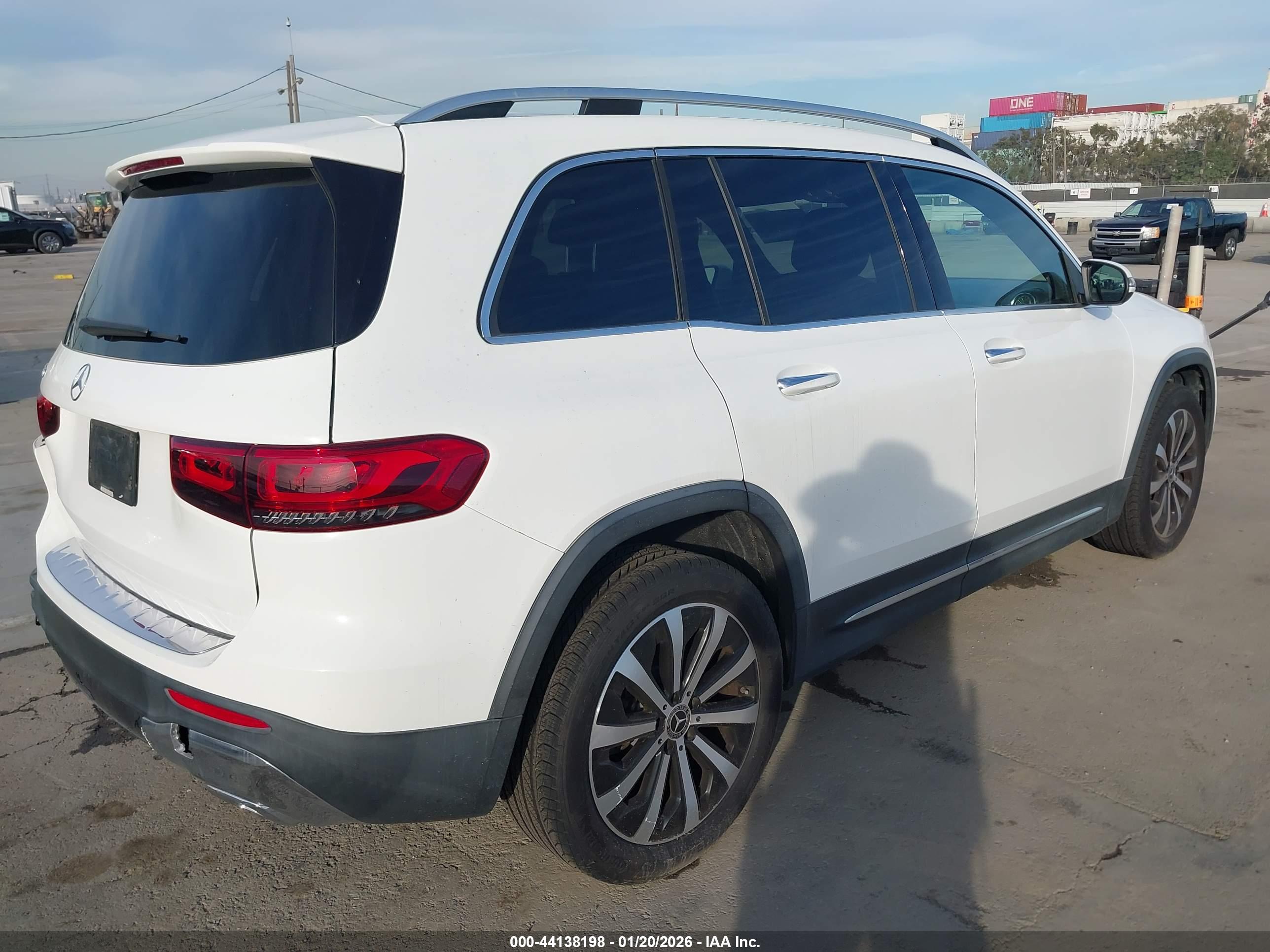 MERCEDES-BENZ GLB image 4