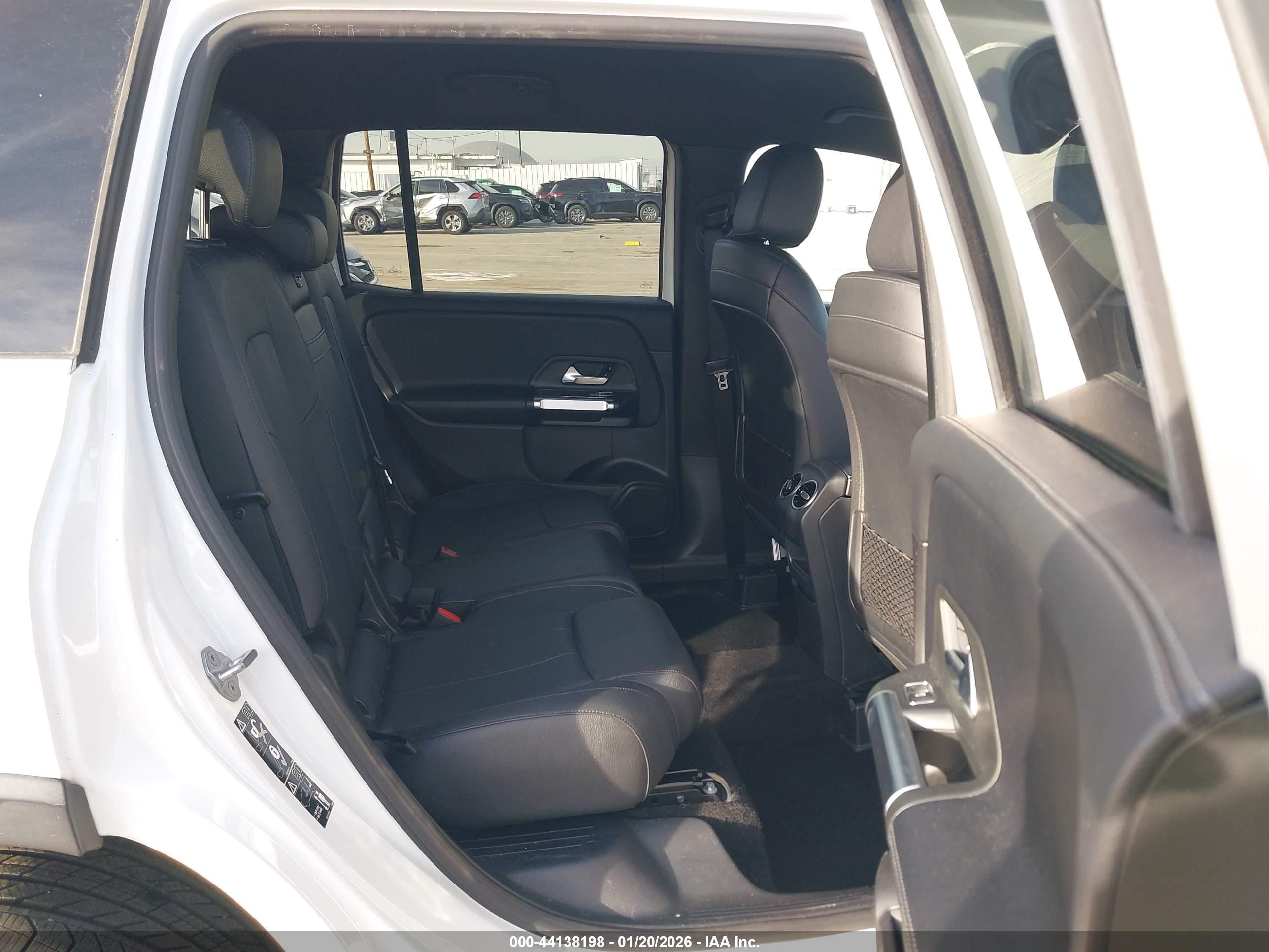 MERCEDES-BENZ GLB image 8