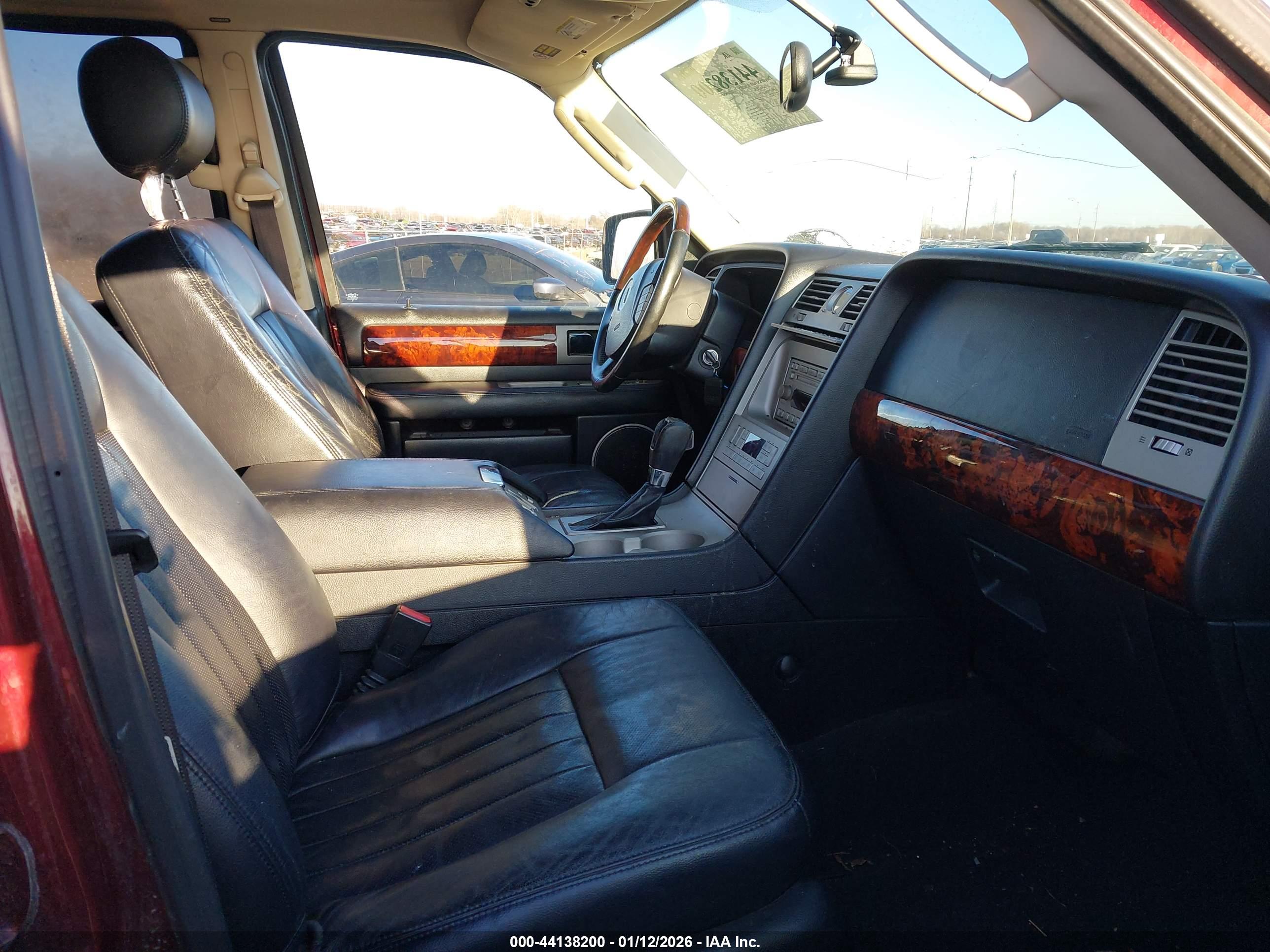 LINCOLN NAVIGATOR image 5