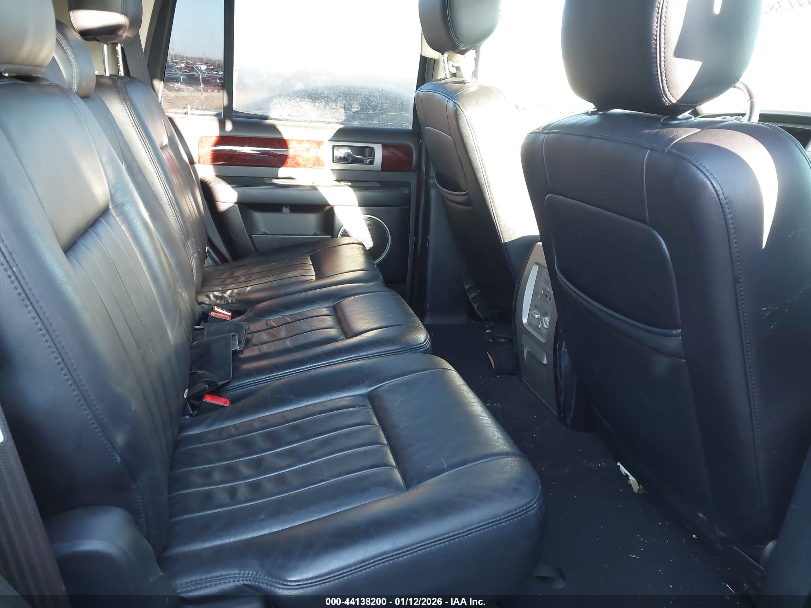 LINCOLN NAVIGATOR image 8
