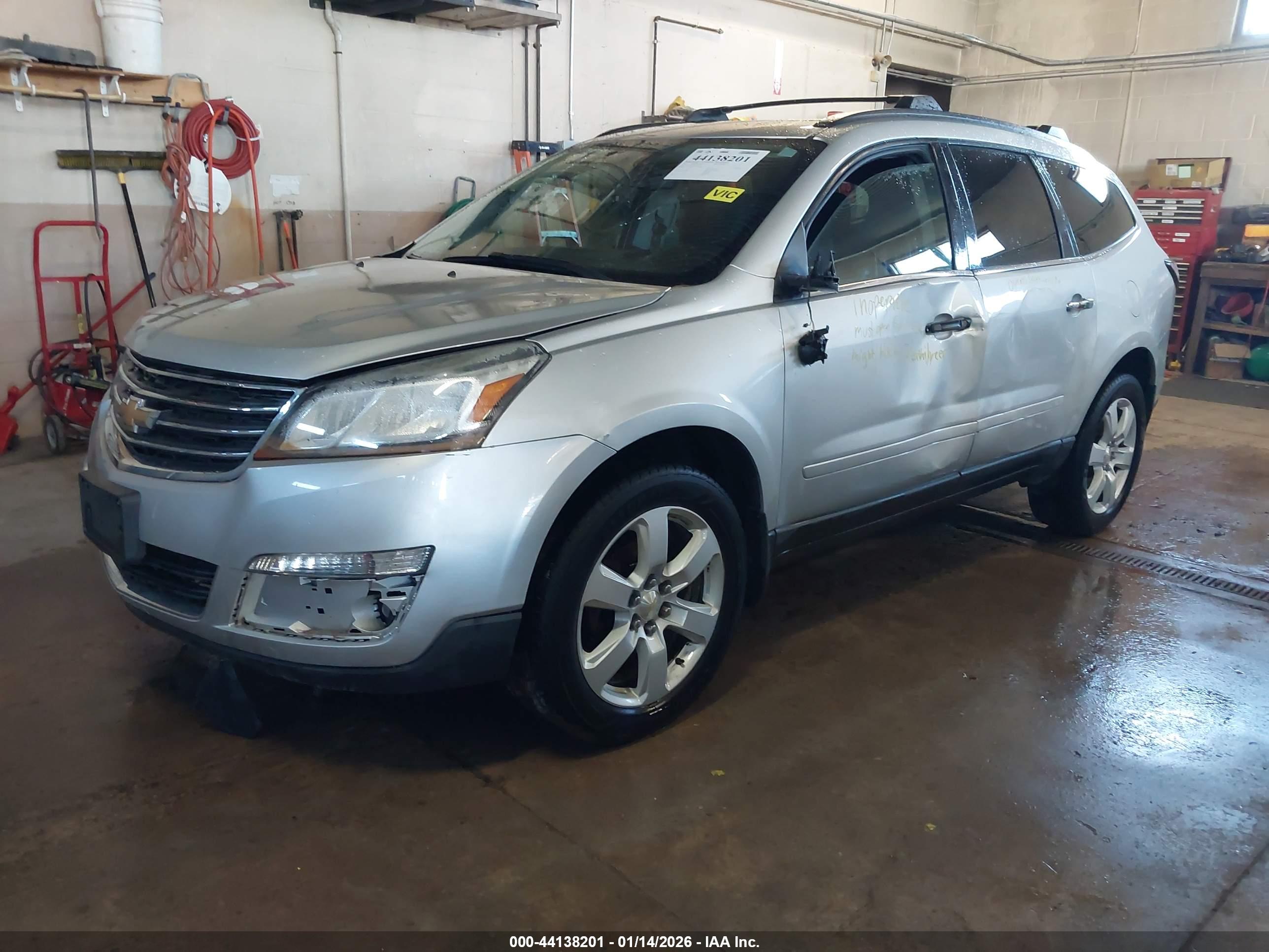 CHEVROLET TRAVERSE image 2