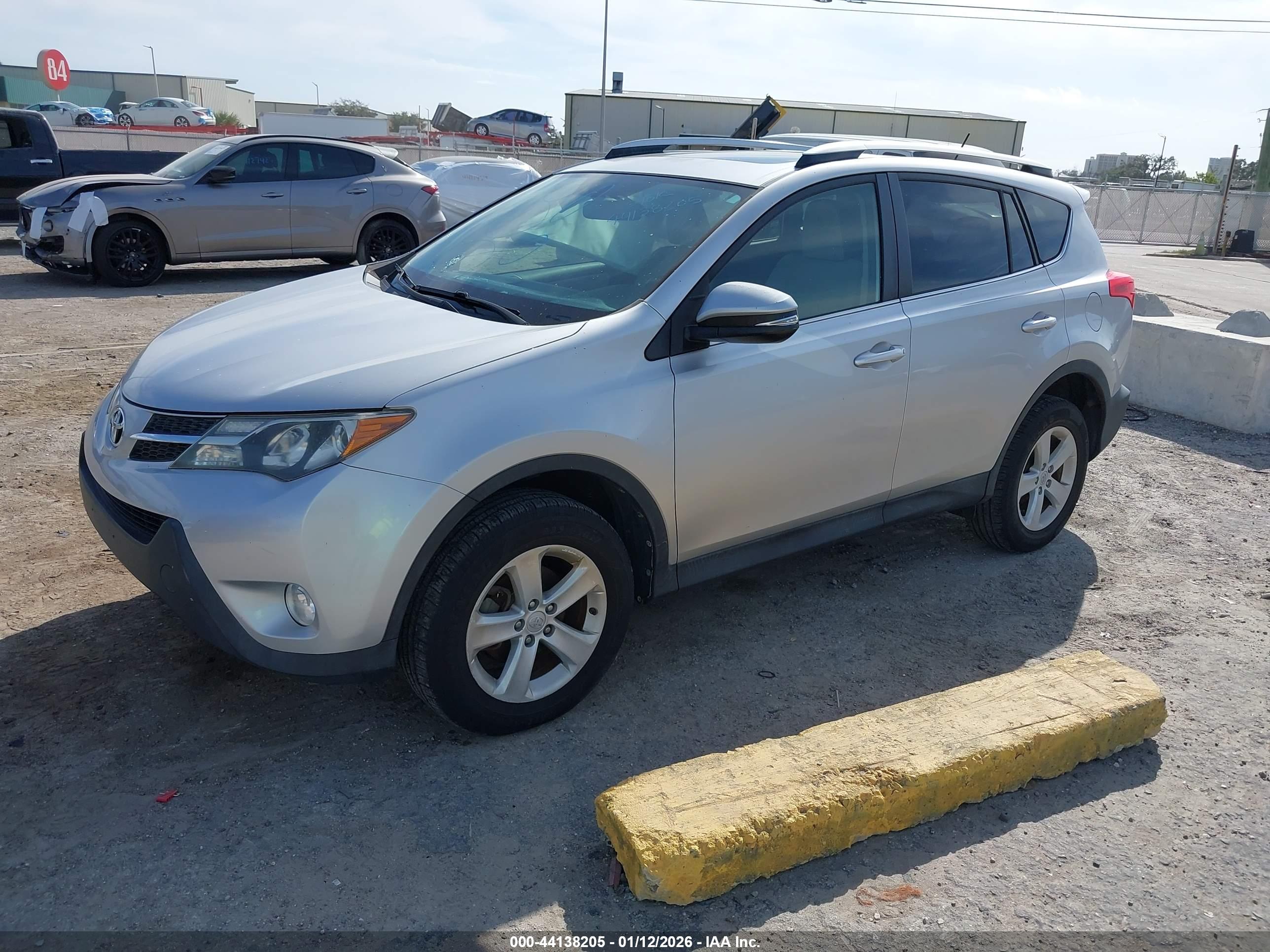TOYOTA RAV4 image 2