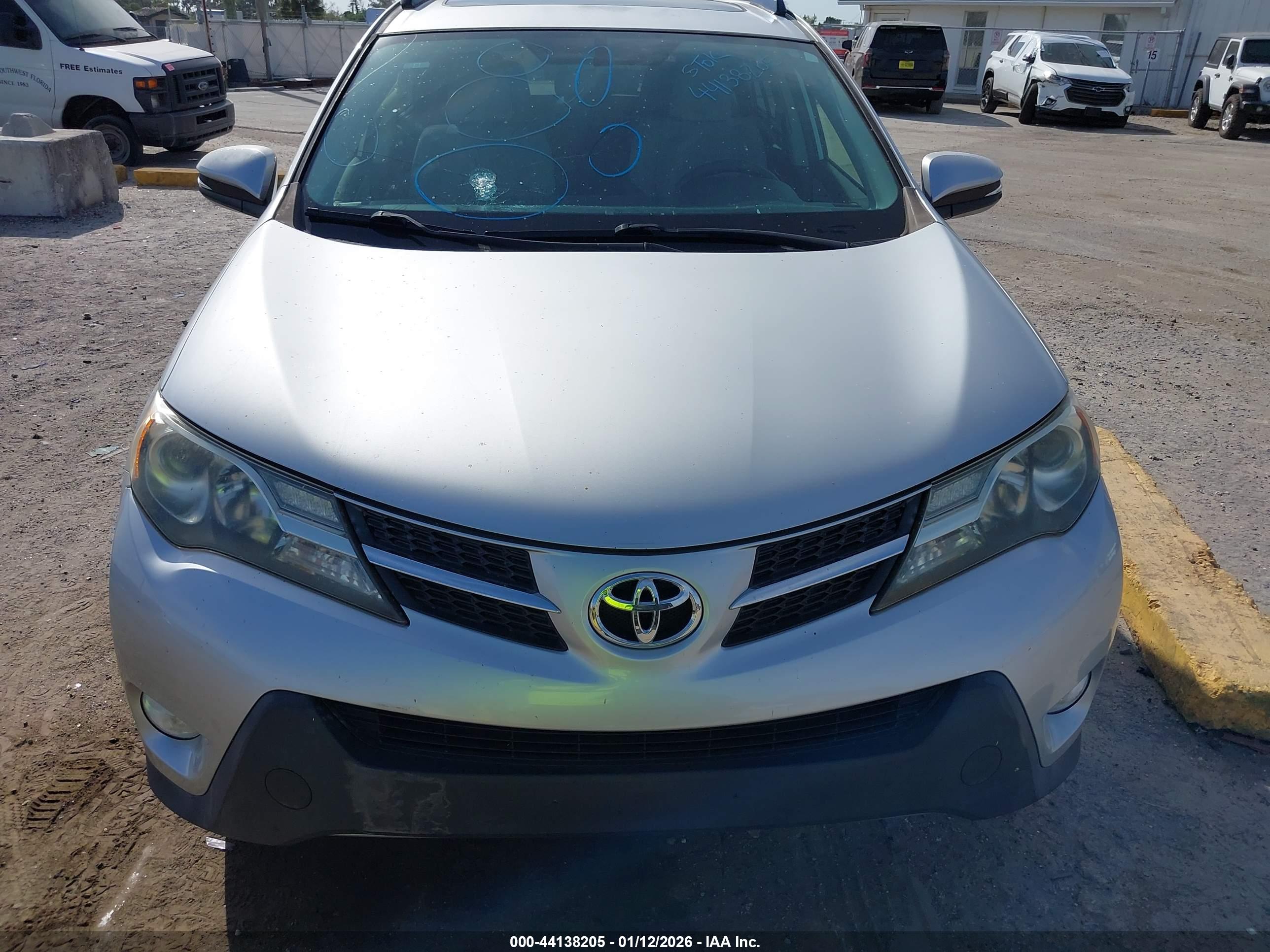 TOYOTA RAV4 image 6
