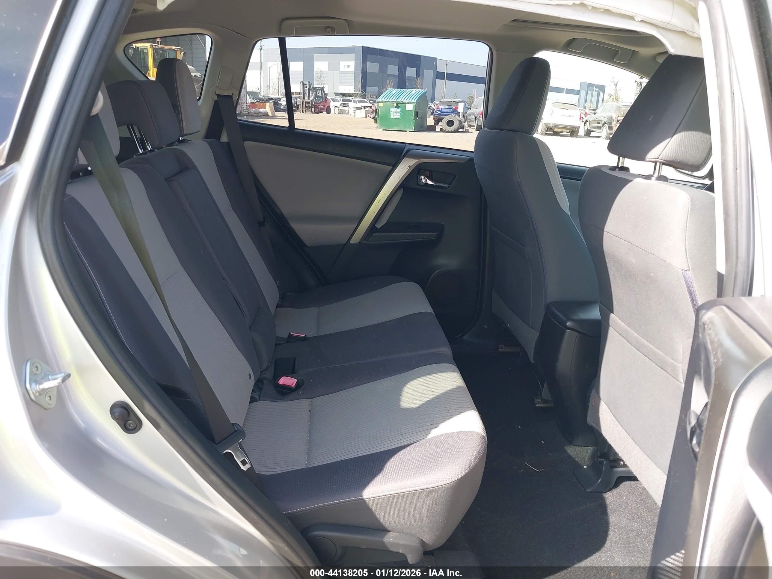 TOYOTA RAV4 image 8
