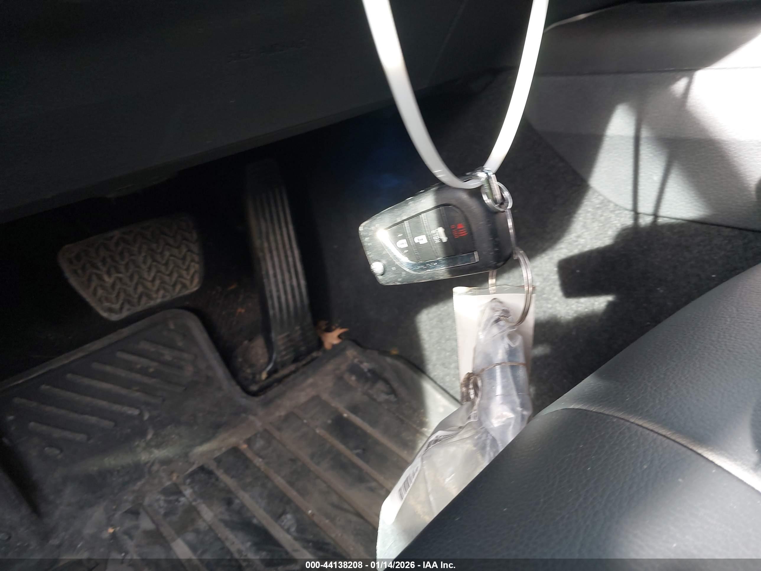 TOYOTA CAMRY image 11