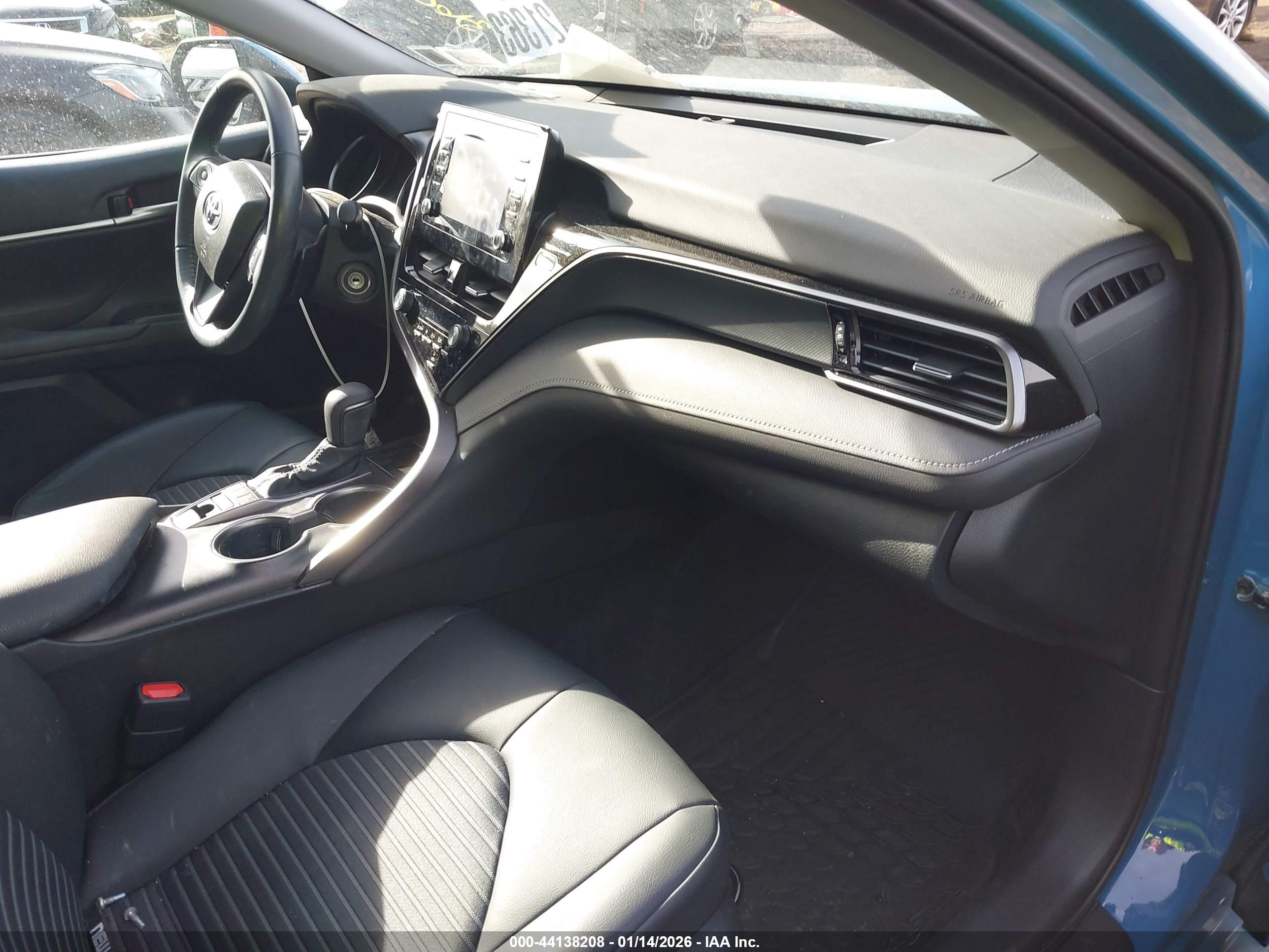 TOYOTA CAMRY image 5