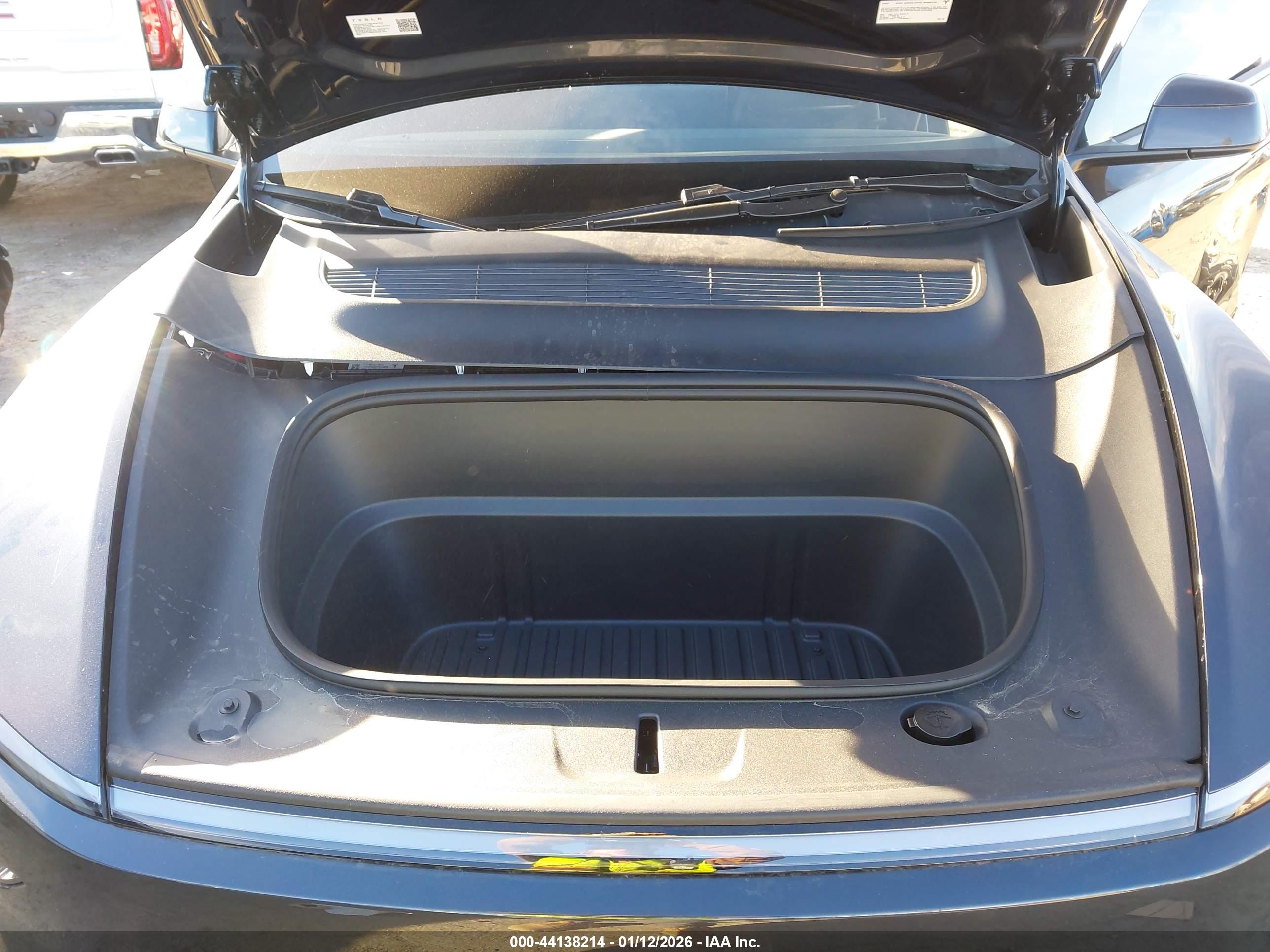 TESLA MODEL image 10