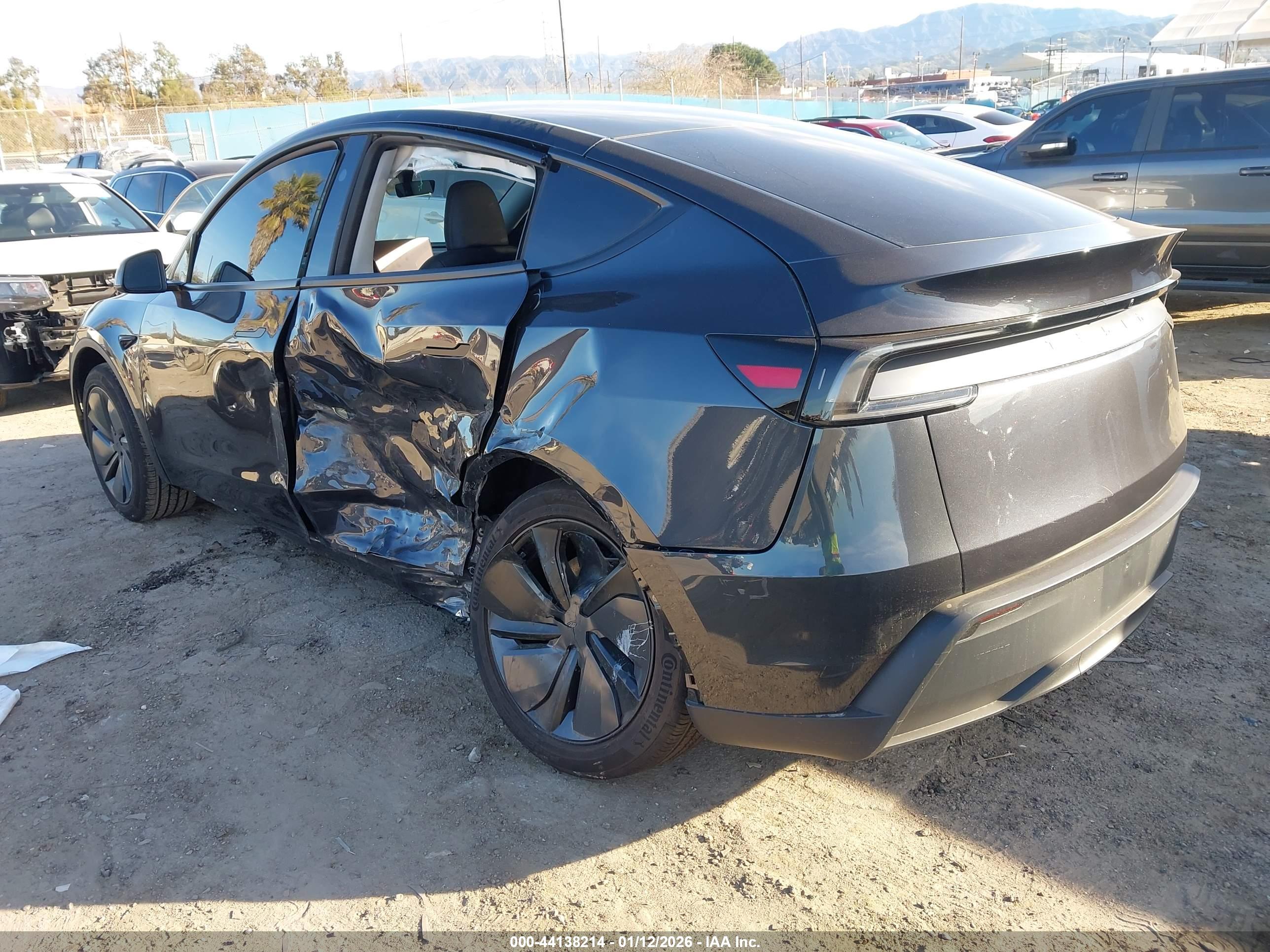 TESLA MODEL image 3