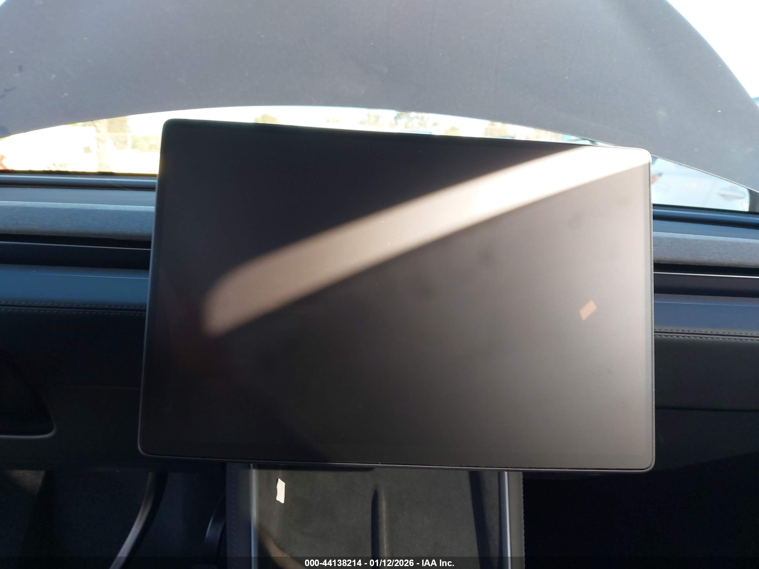 TESLA MODEL image 7