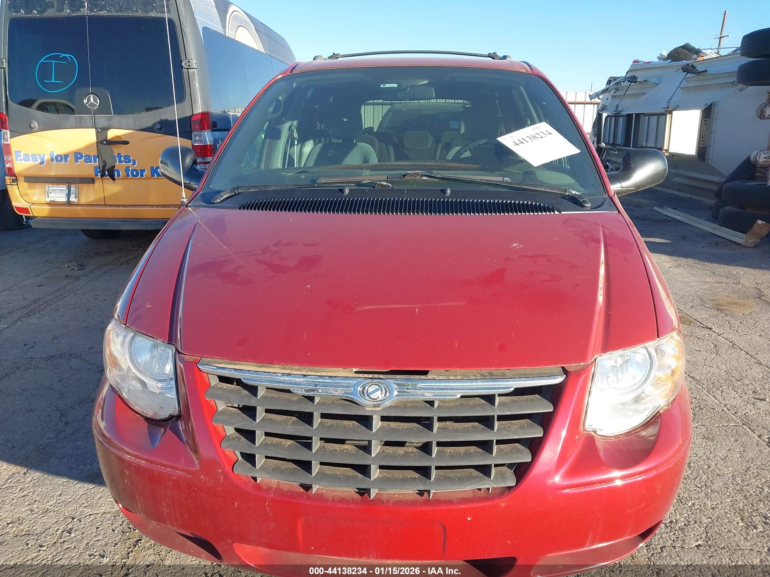 CHRYSLER TOWN image 6