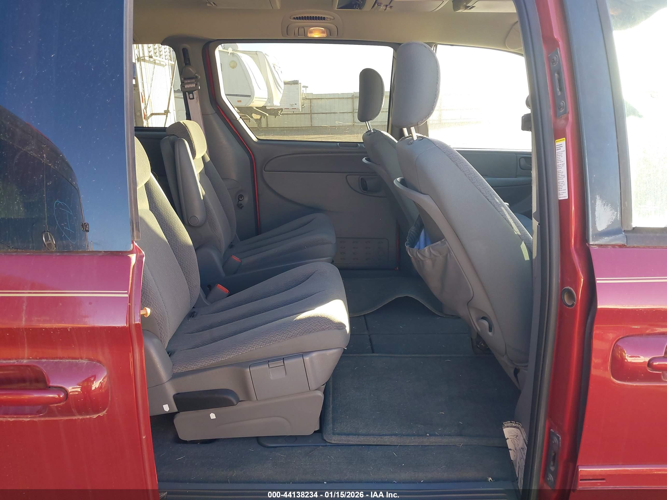 CHRYSLER TOWN image 8
