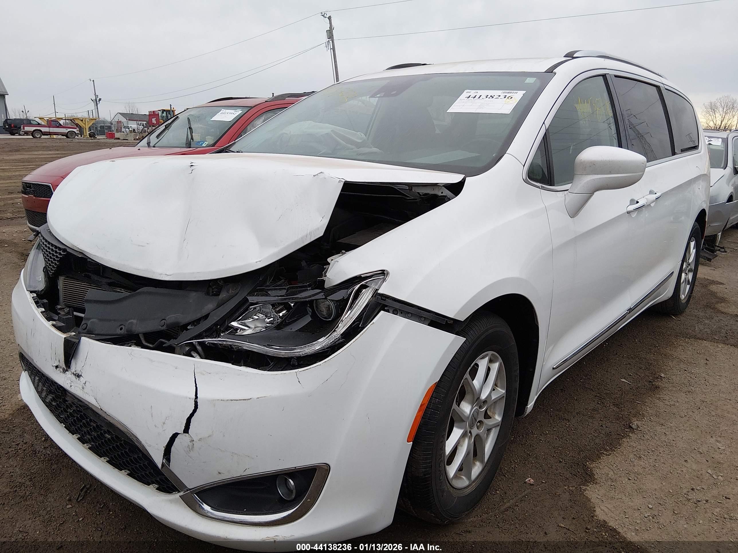 CHRYSLER PACIFICA image 6