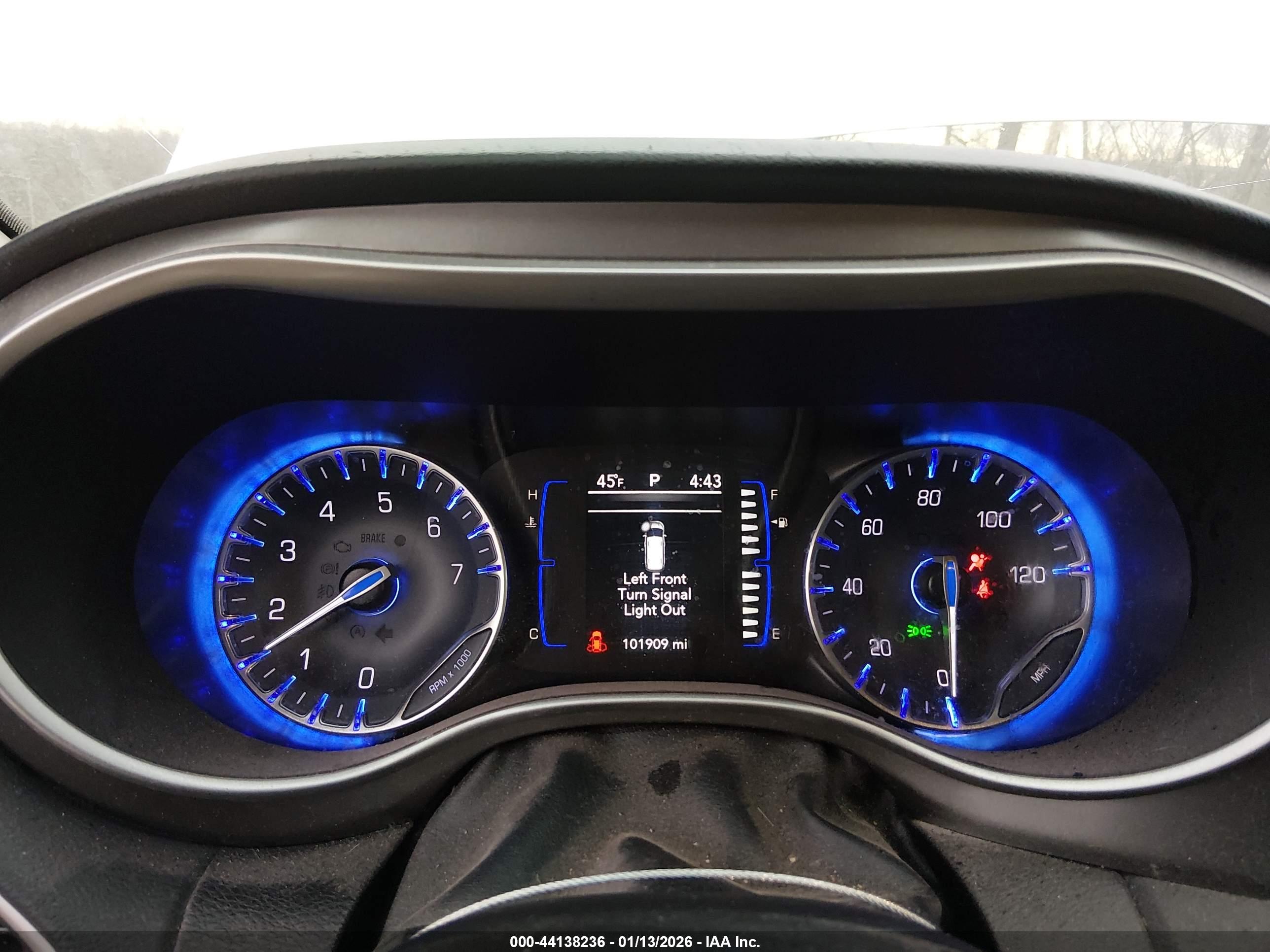 CHRYSLER PACIFICA image 7
