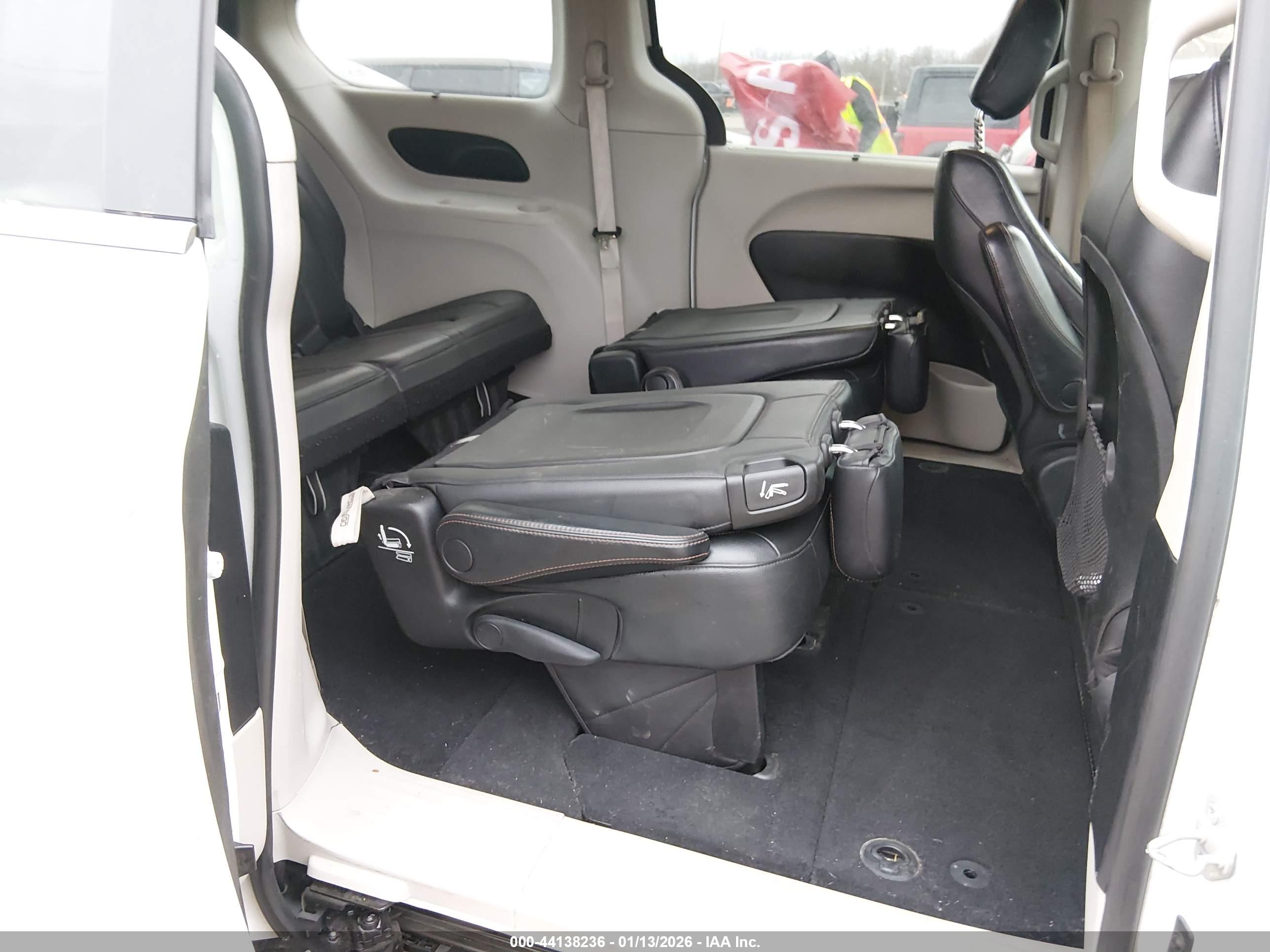 CHRYSLER PACIFICA image 8