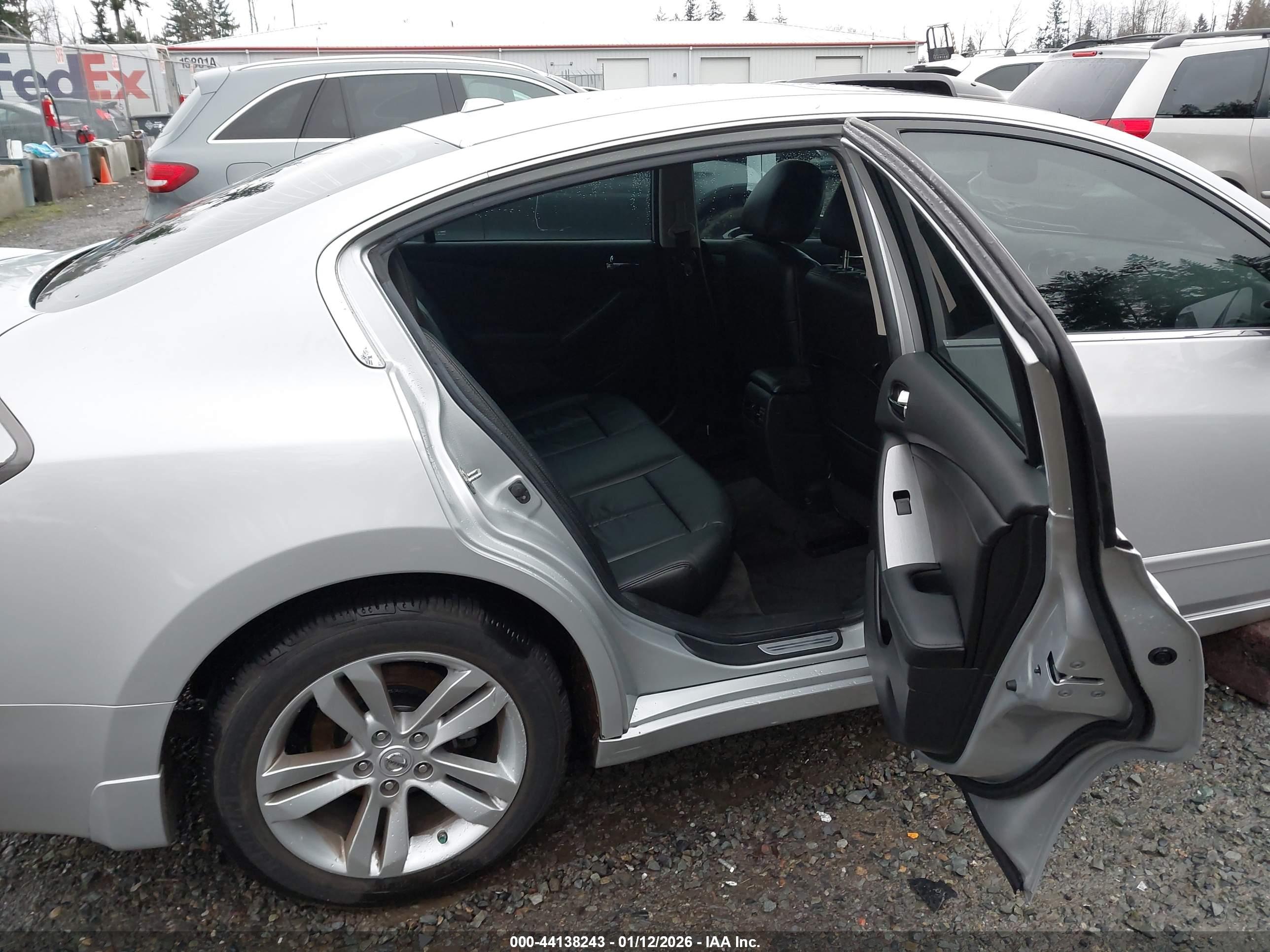 NISSAN ALTIMA image 8
