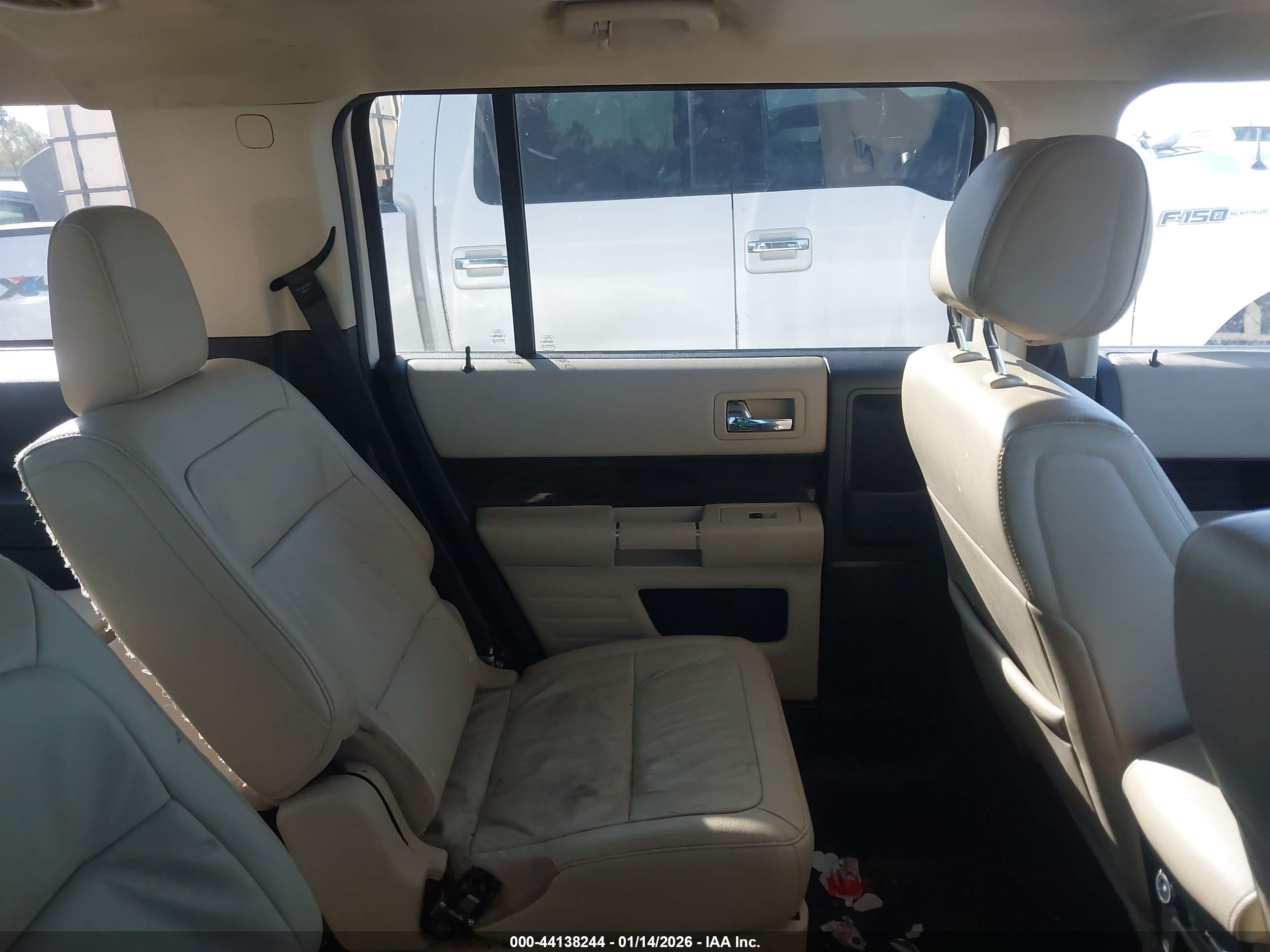 FORD FLEX image 8