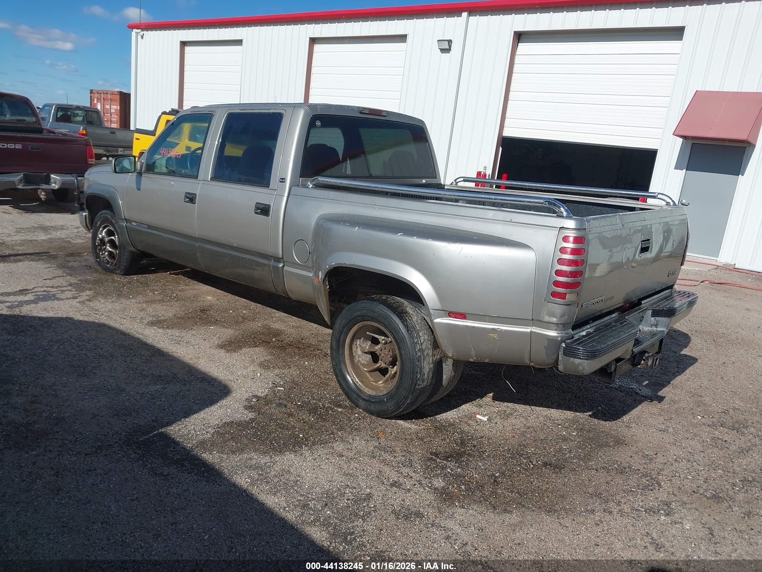 GMC SIERRA image 3