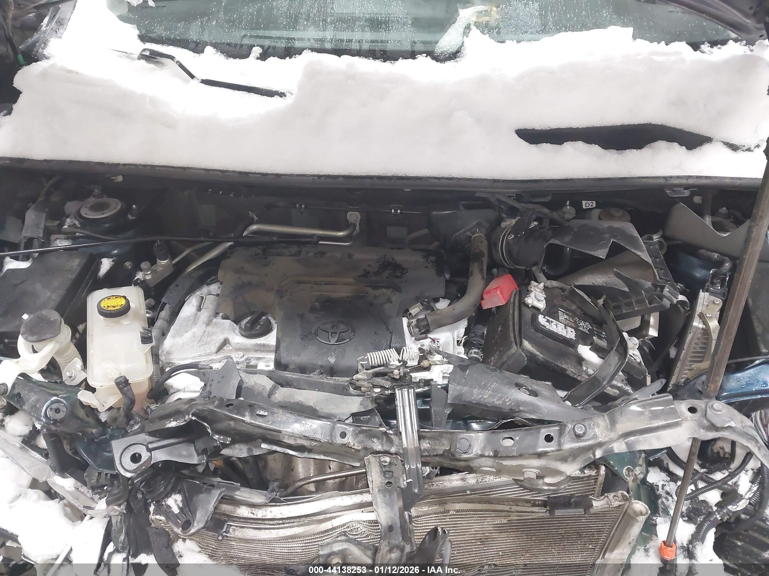 TOYOTA RAV4 image 10
