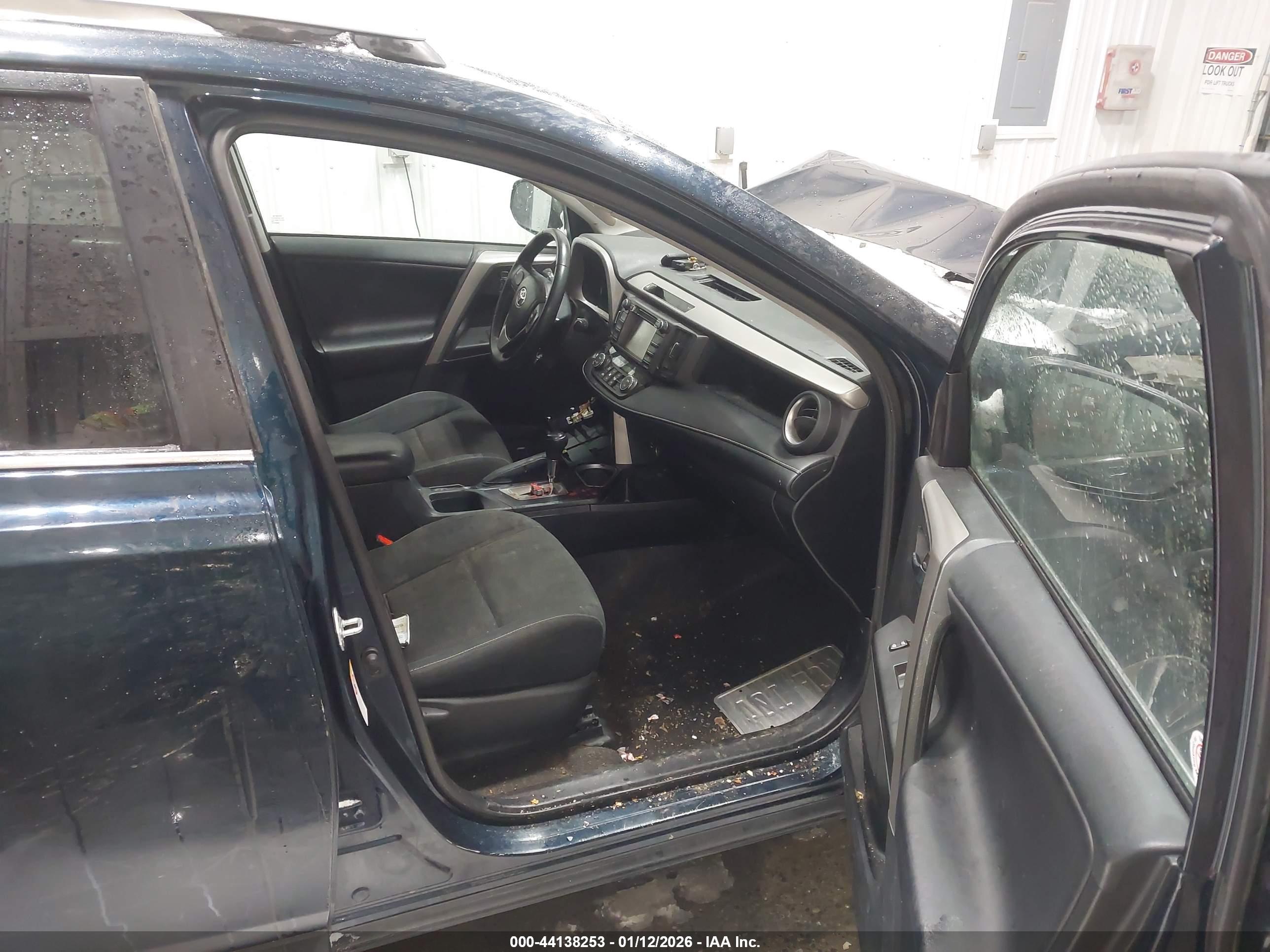 TOYOTA RAV4 image 5