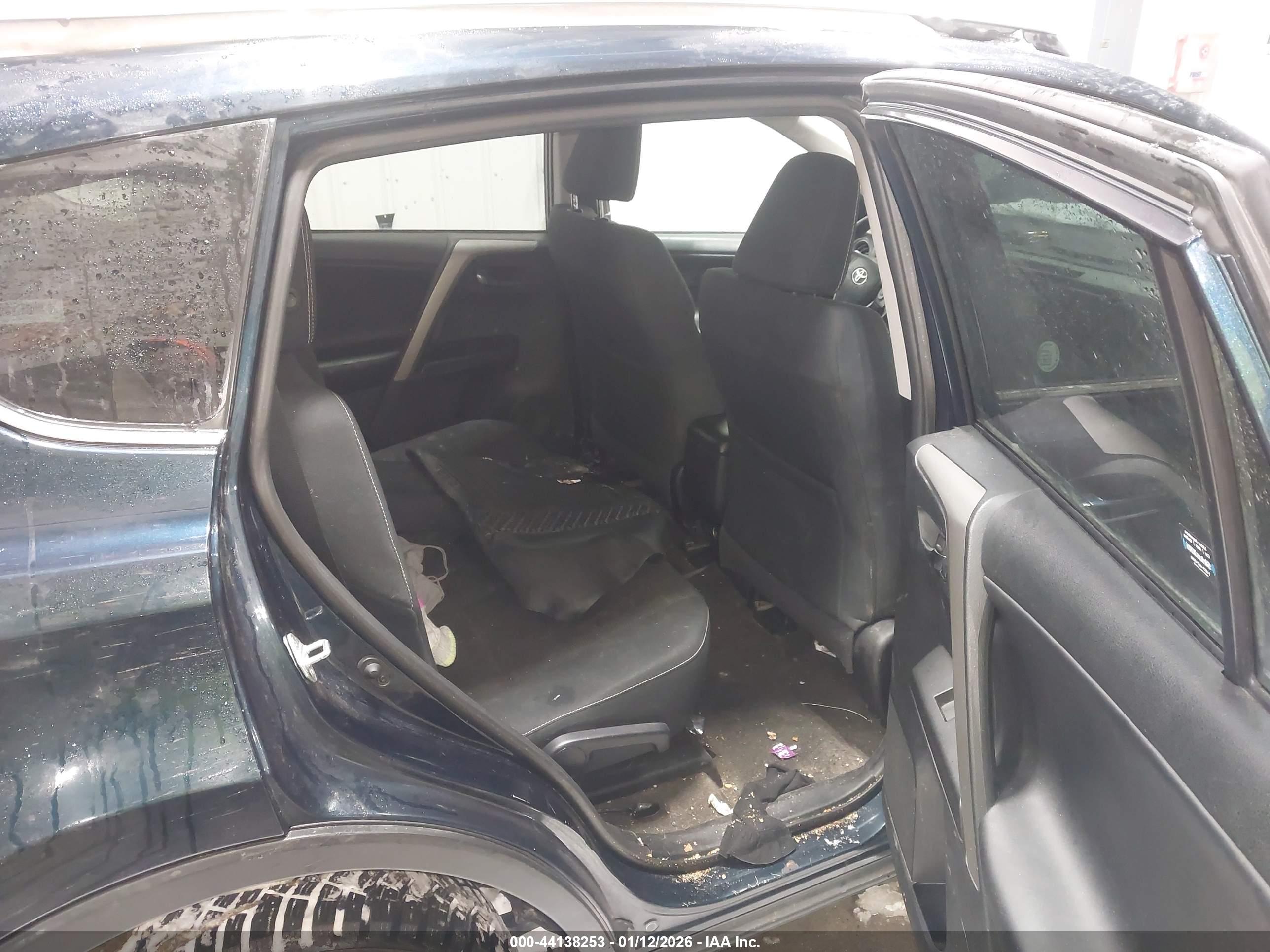 TOYOTA RAV4 image 8