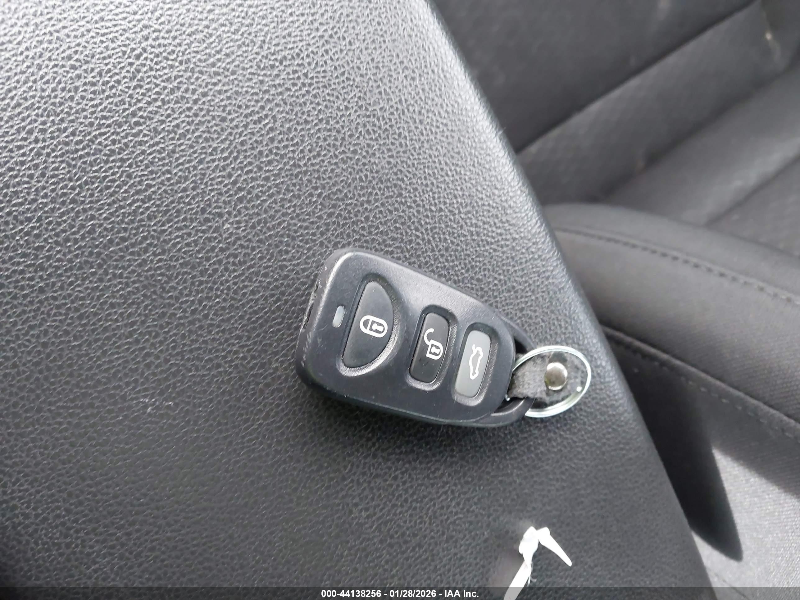 HYUNDAI ELANTRA image 11
