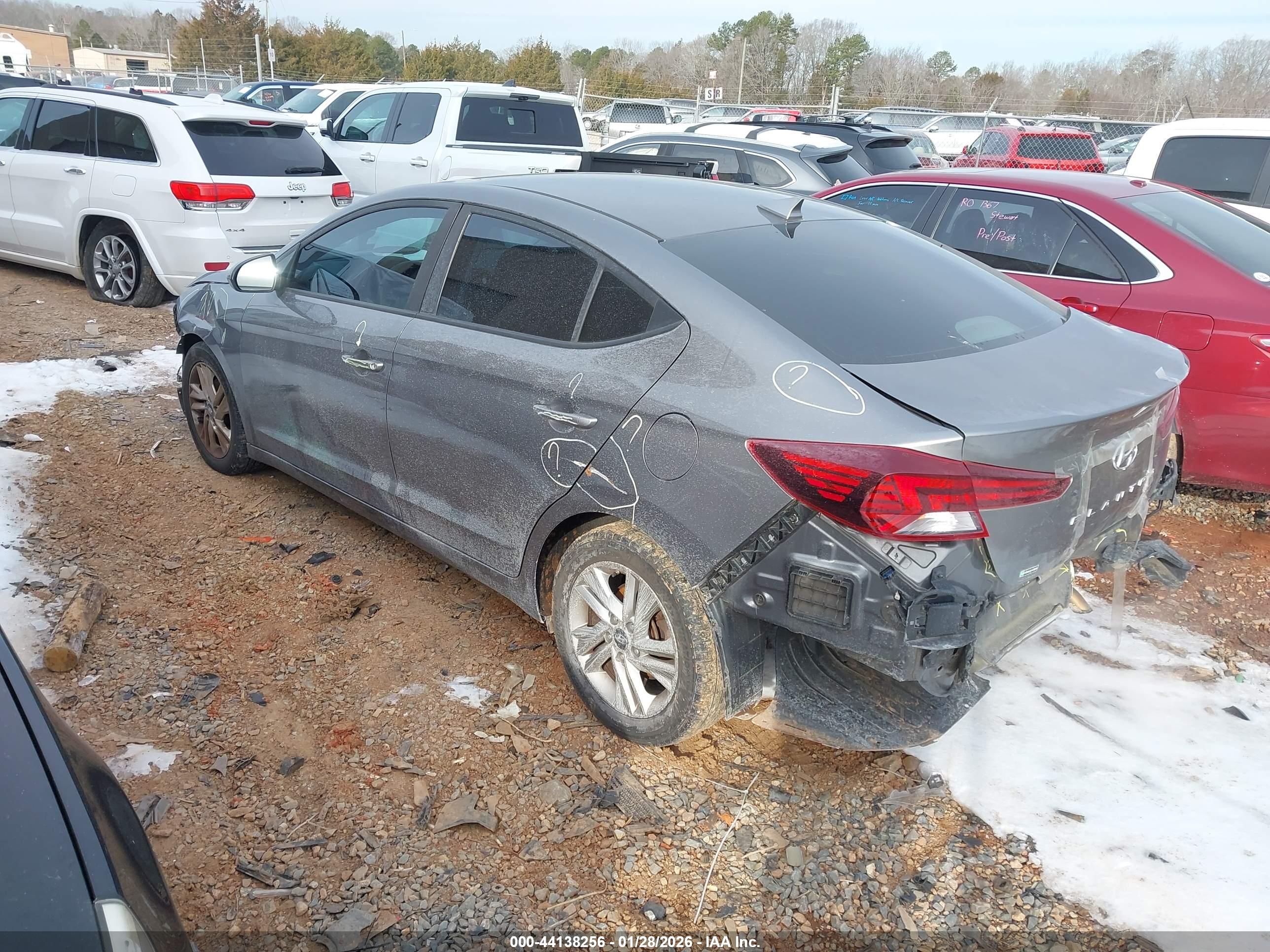 HYUNDAI ELANTRA image 3